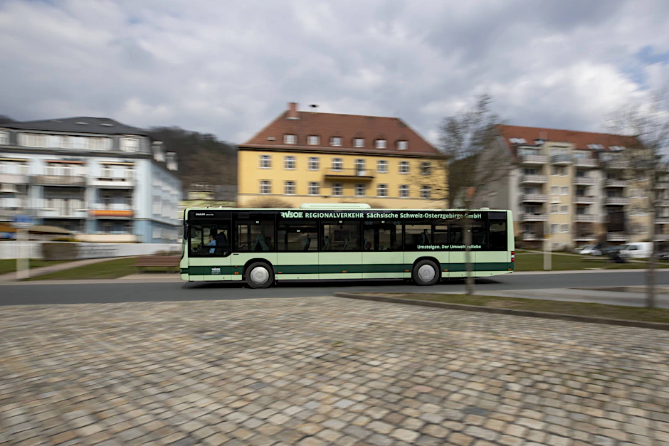 Wenn der Bus auf dem Land fährt, fährt er nicht selten leer herum. Bei ausgedünnten Fahrplänen bleibt die Nachfrage freilich aus.