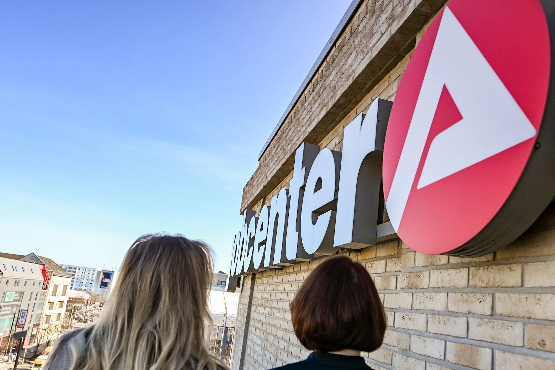 Eine Studie zeigt ein gemischtes Urteil der Langzeitarbeitslosen über die Arbeit der Jobcenter.