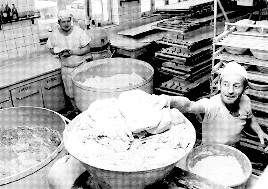 Bäcker bei der Arbeit, Landbäckerei in Friesack, 1986