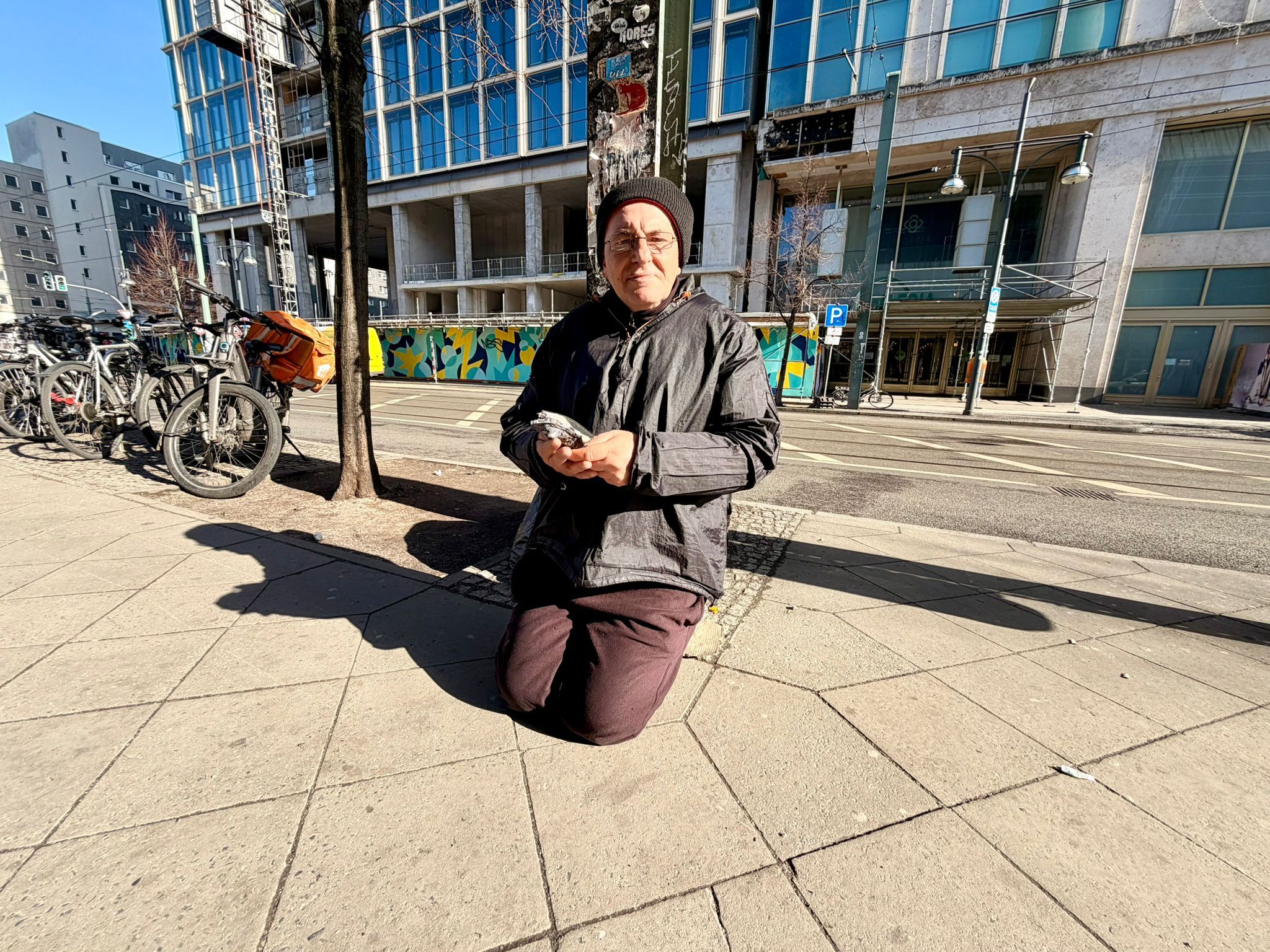 Image - Vom Bau auf die Straße: Wie Robert aus Budapest am Alex ums Überleben kämpft