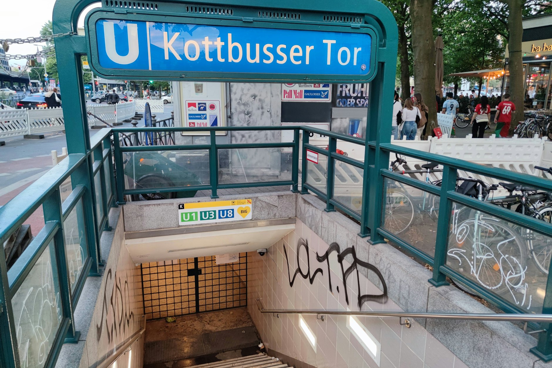 Am Kottbusser Tor gab es einen gewalttätigen Angriff mit einer Axt.