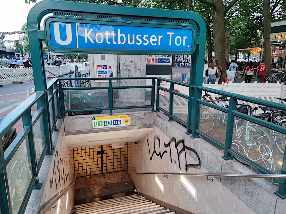 Am Kottbusser Tor gab es einen gewalttätigen Angriff mit einer Axt.