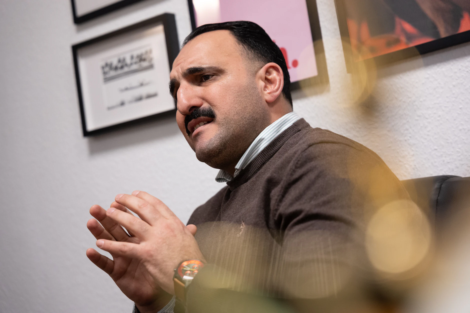 Hudhaifa Al-Mashhadani leitet die deutsch-arabische Sprachschule in Neukölln. Gegen ihn wird wegen Falschaussage ermittelt.