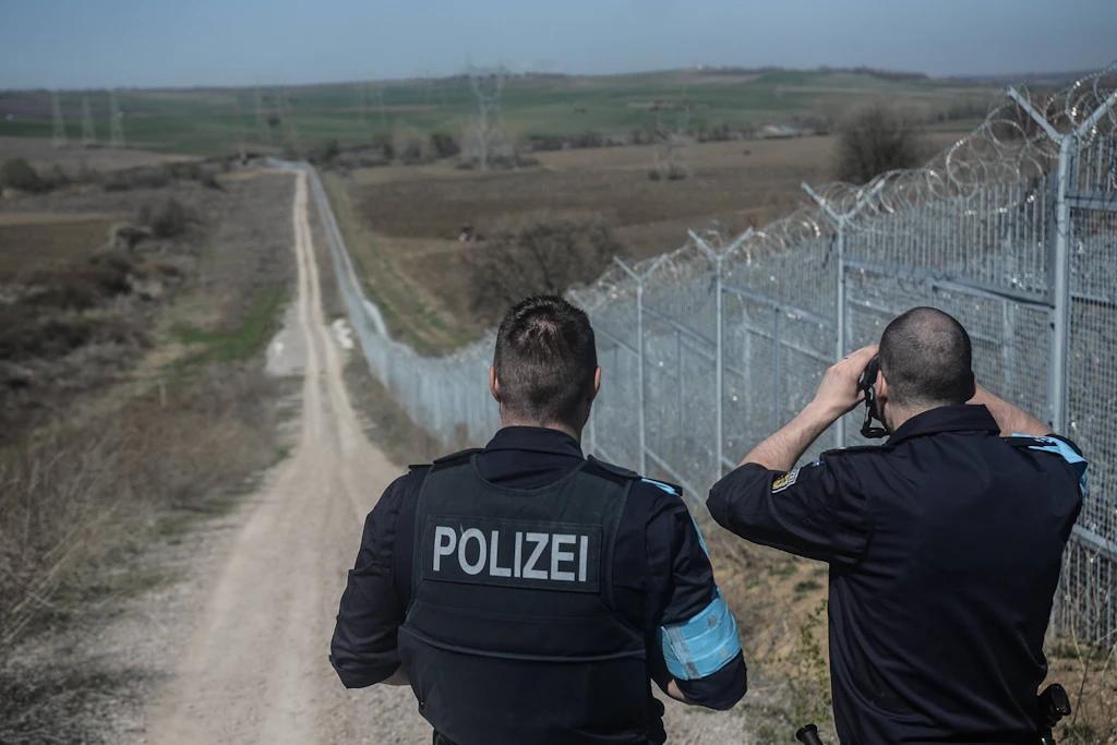 Themen der Woche March 23, 2017 - Kapitan Andreevo, Bulgaria - Members of the German federal police on patrol along the Bulgaria - Turkish border, near Kapitan Andreevo border crossing point, some 280 km east the Bulgarian capital of Sofia. Frontex patrols are providing support to the Bulgarian border police to help monitor the border and rescue the illegal refugees who trying to cross the Bulgaria - Turkish border. The illegal migrant who tried to cross in Europe through the new built fence are only two people for the past month, Kapitan Andreevo, Bulgaria on March 23, 2017 Kapitan Andreevo Bulgaria PUBLICATIONxINxGERxSUIxAUTxONLY - ZUMAn230 20170323_zaa_n230_238 Copyright: xHristoxRusevx  