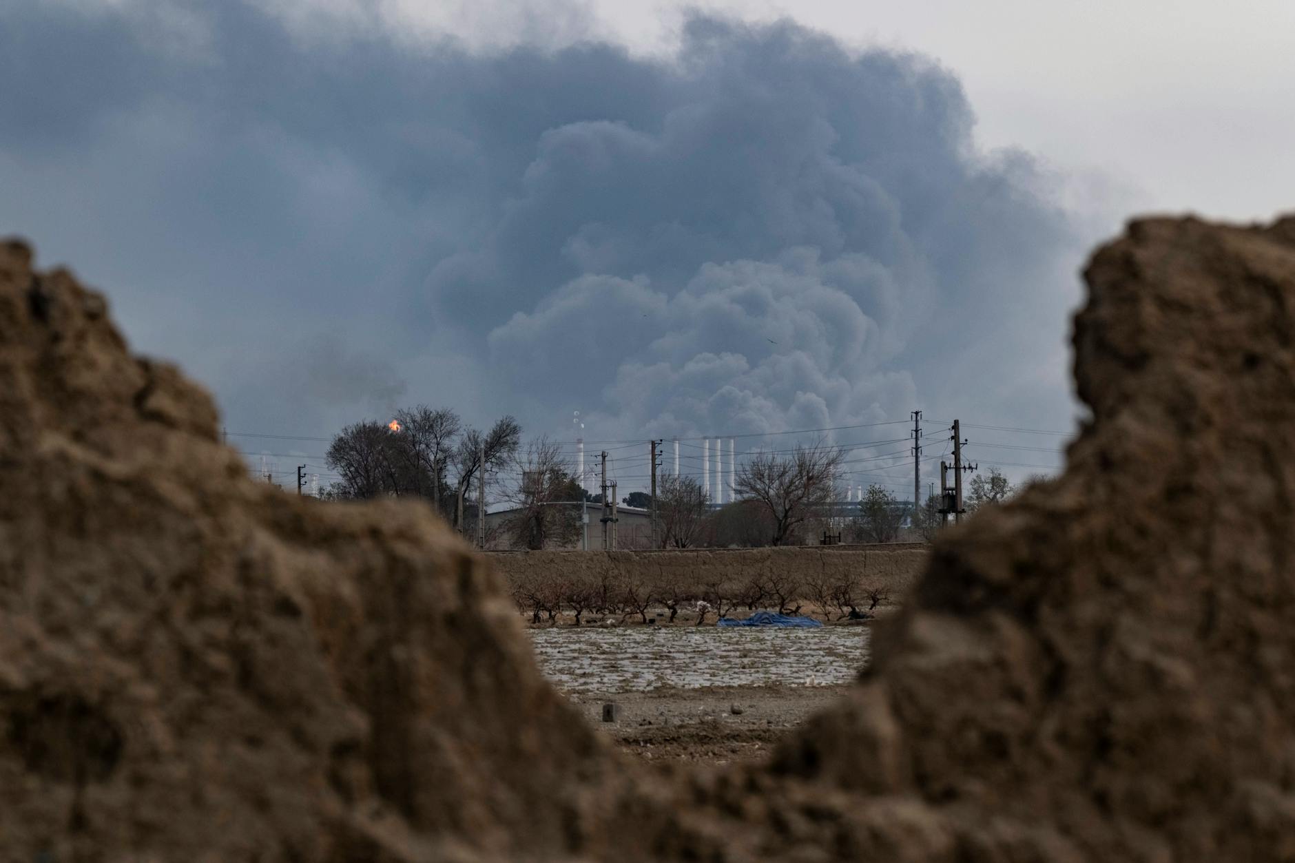 Rauch über Teheran nach Angriffen auf iranische Ölanlagen am 9. März 2026.