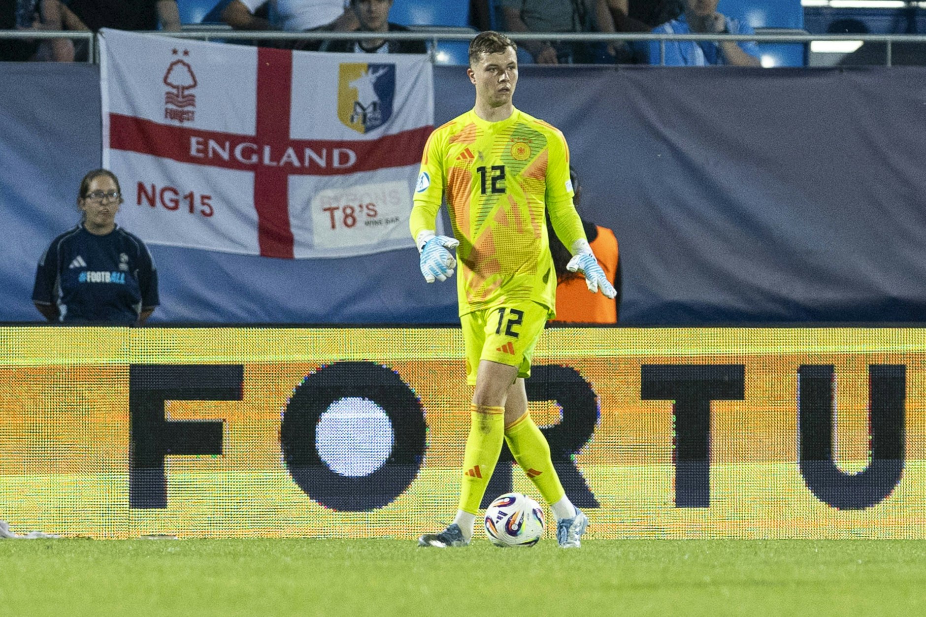 Bei der U21-EM im Sommer 2025 stand Hertha-Torwart Tjark Ernst beim 2:1-Gruppenspiel gegen England im deutschen Kasten. Seitdem ist er auf der Insel begehrt.