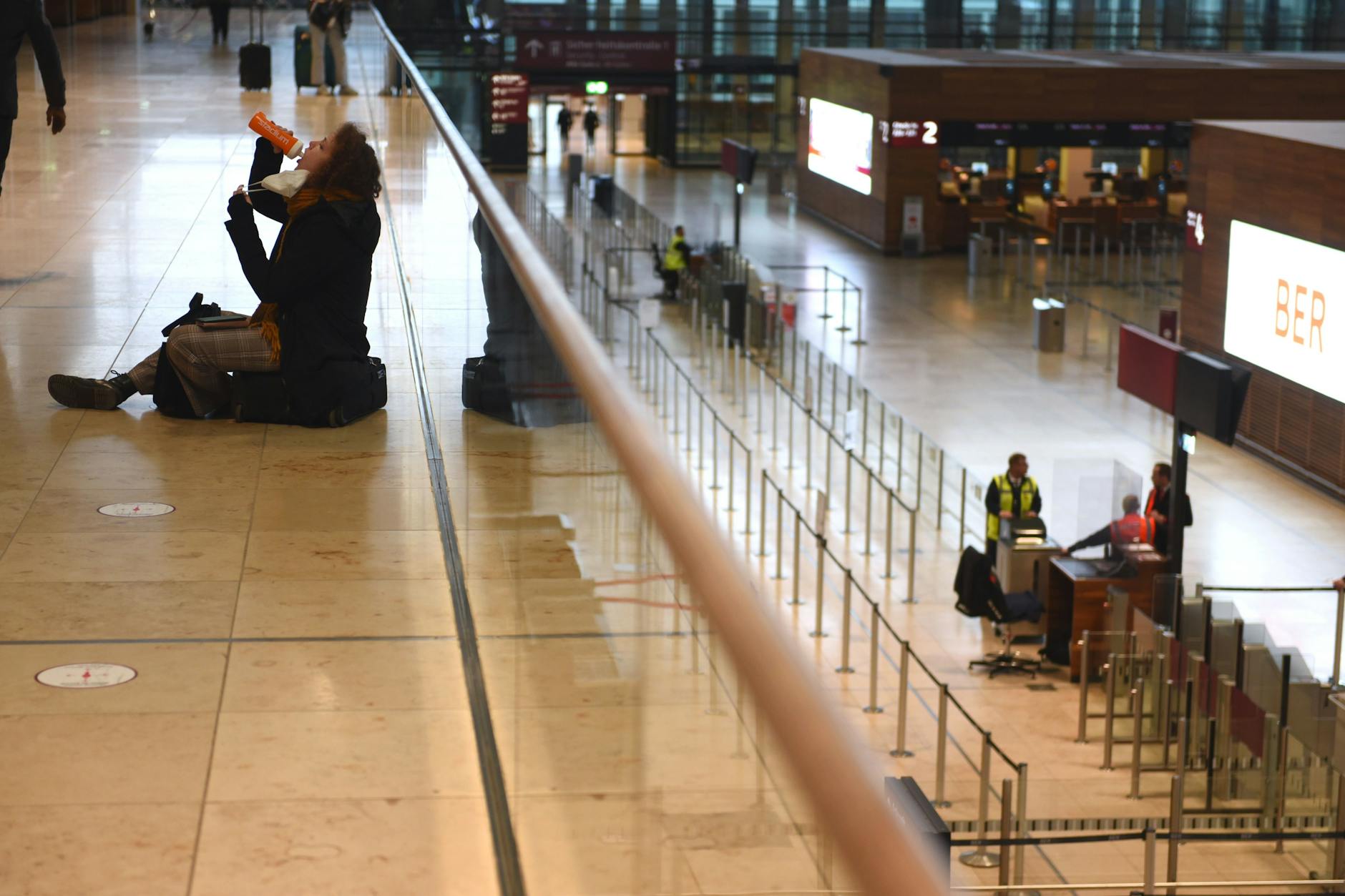 Gestrandet am Flughafen Berlin Brandenburg (BER): Am 25. Januar 2023 wurde die Flughafengesellschaft FBB zuletzt von Verdi bestreikt. Nun ist es wieder so weit.