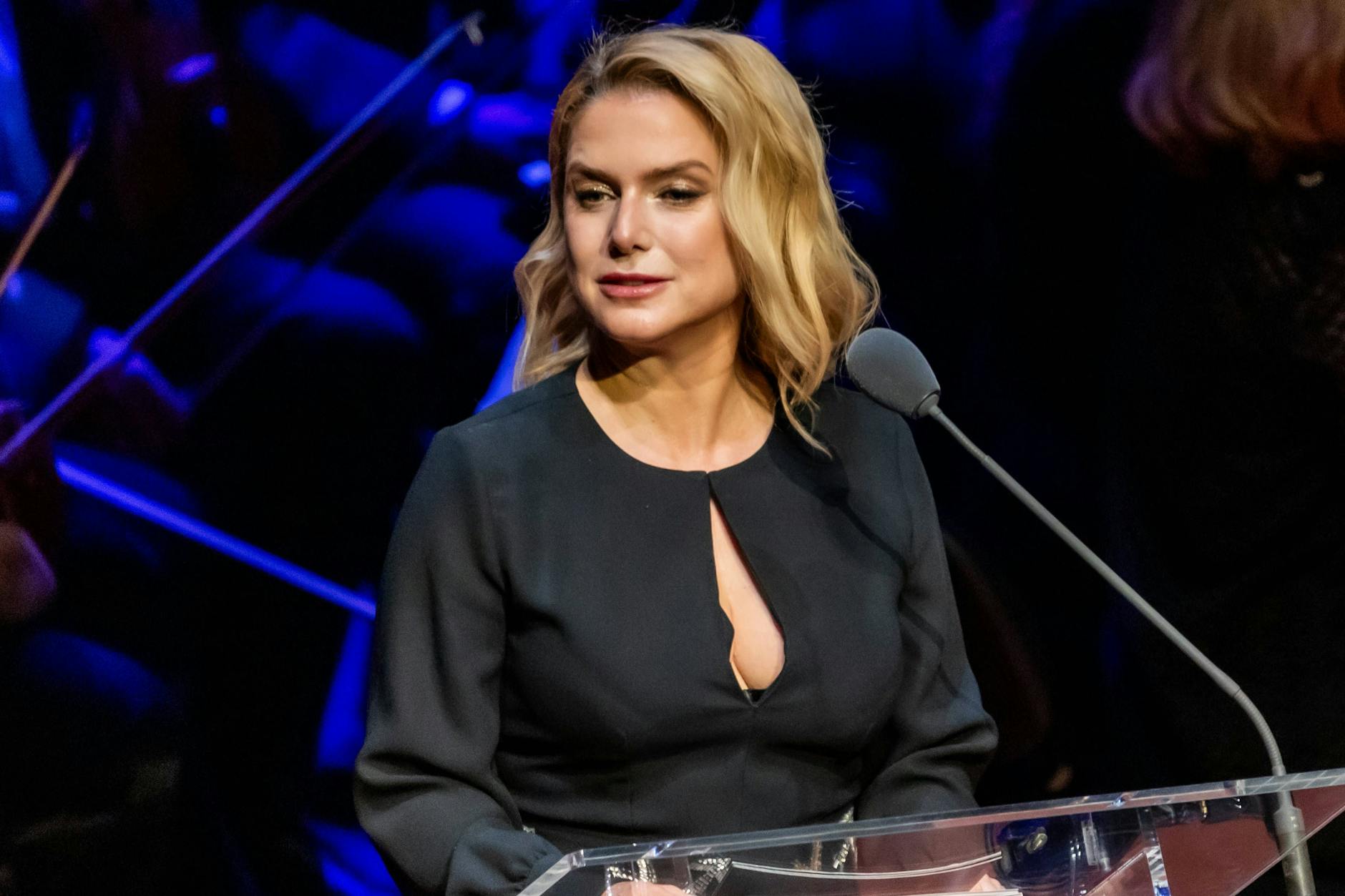 Jeanette Biedermann verbrachte ihre Kindheit in der DDR.