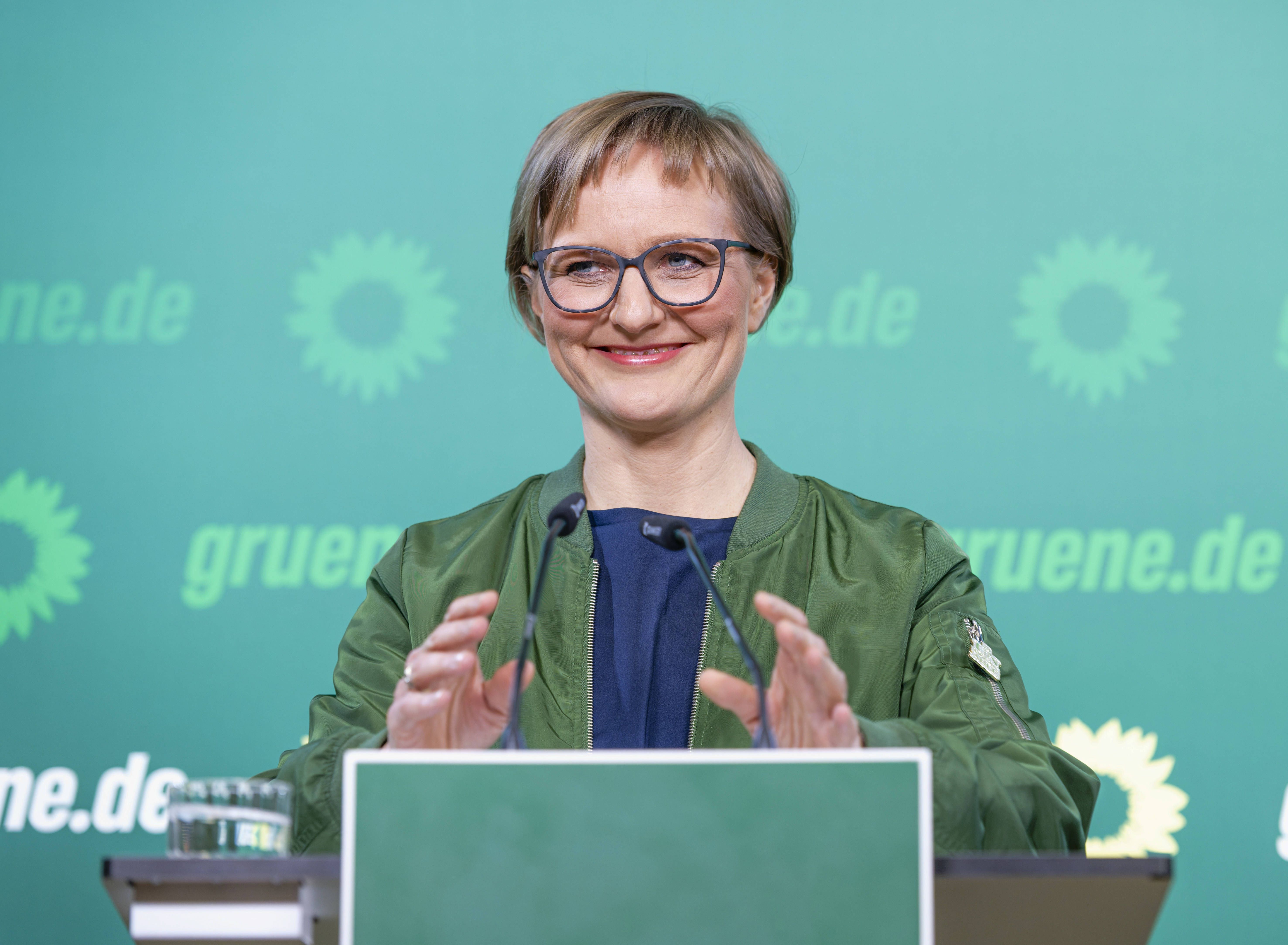 Aktuelle Umfrage: Grüne ziehen an SPD vorbei, CDU baut Vorsprung aus
