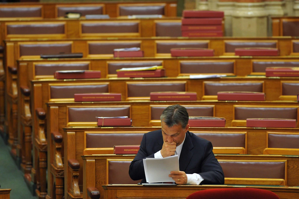 Viktor Orbán vor seiner ersten Parlamentsrede nach den gewonnenen Wahlen im Jahr 2010