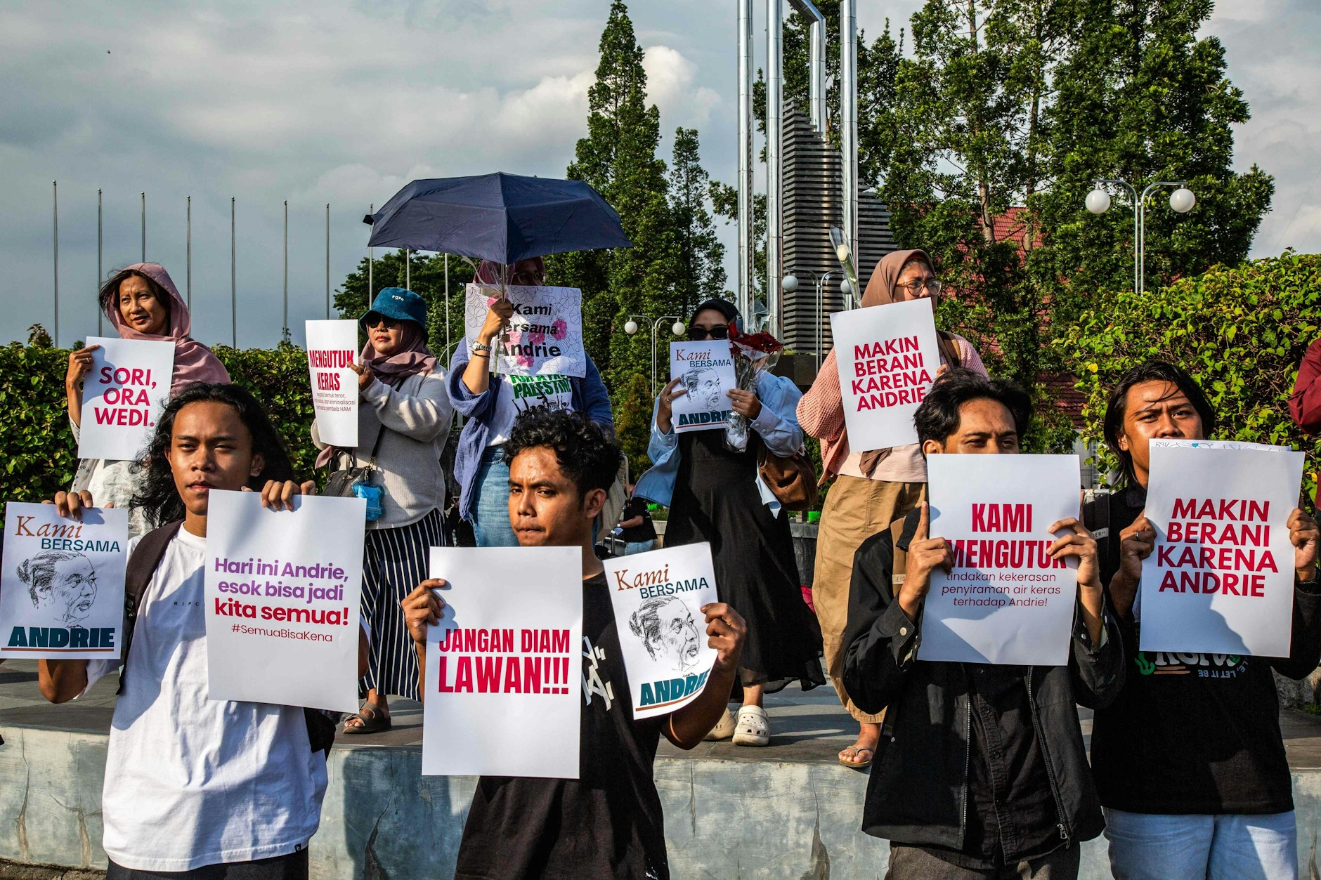 Protest in Yogyakarta nach dem Säureangriff auf den Menschenrechtler Andrie Yunus