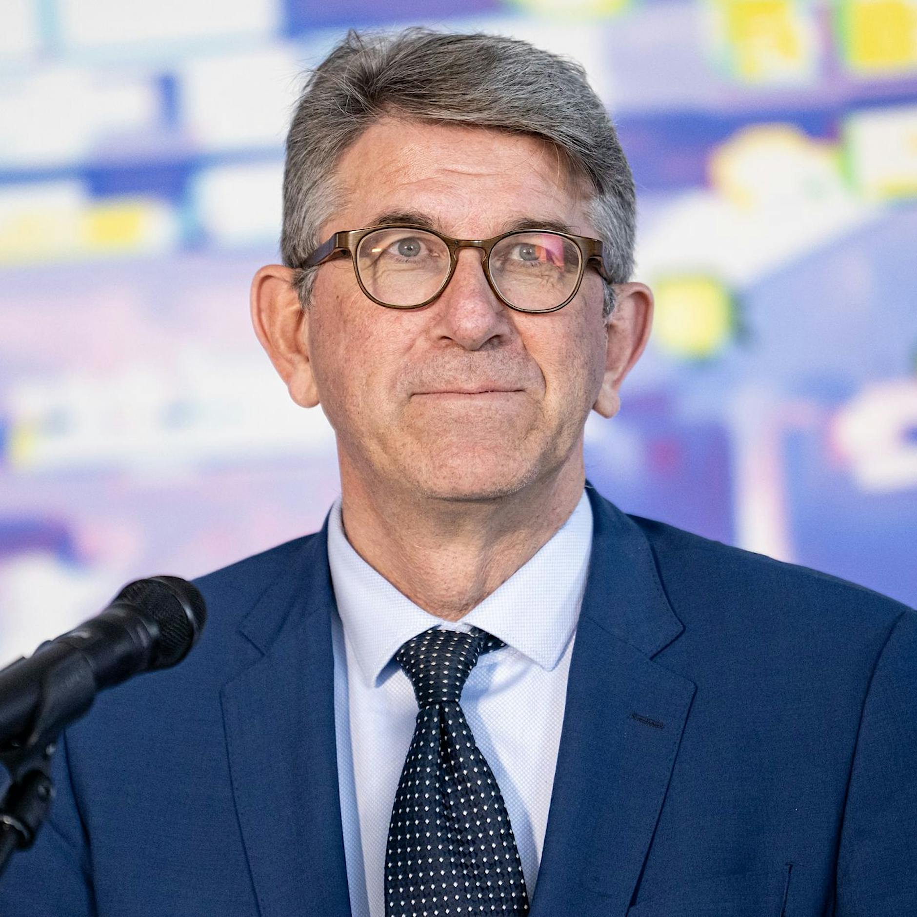 In Leipzig schlägt Wolfram Weimer Wut entgegen: Und der Kulturstaatsminister weicht aus