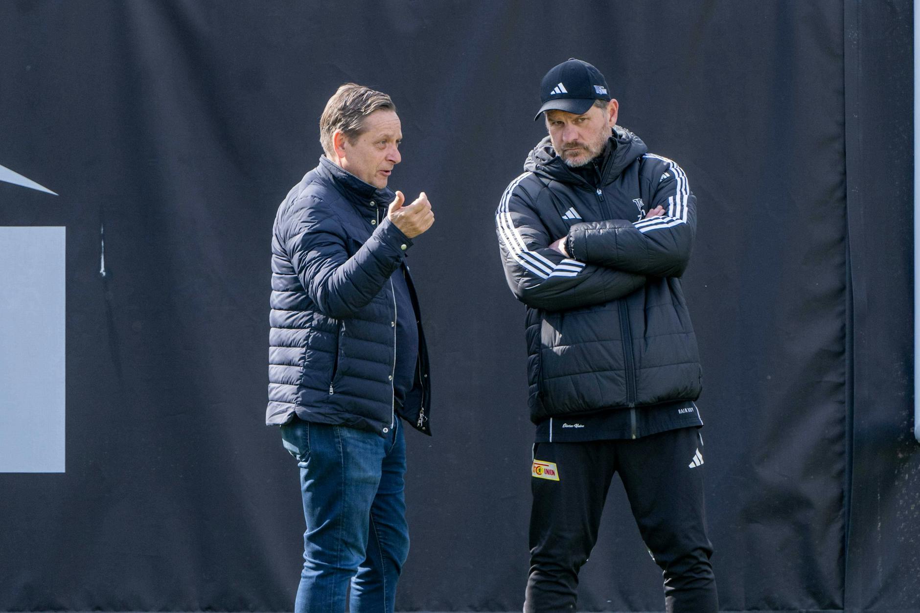 Vor dem Sieg in Freiburg wurde der Druck auf Steffen Baumgart und Manager Horst Heldt (l.) beim 1. FC Union Berlin immer größer.