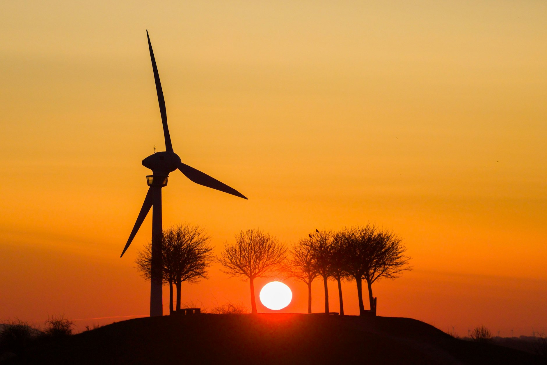 Mit gelockerten Bauvorgaben will London den Ausbau kleiner Windräder beschleunigen.
