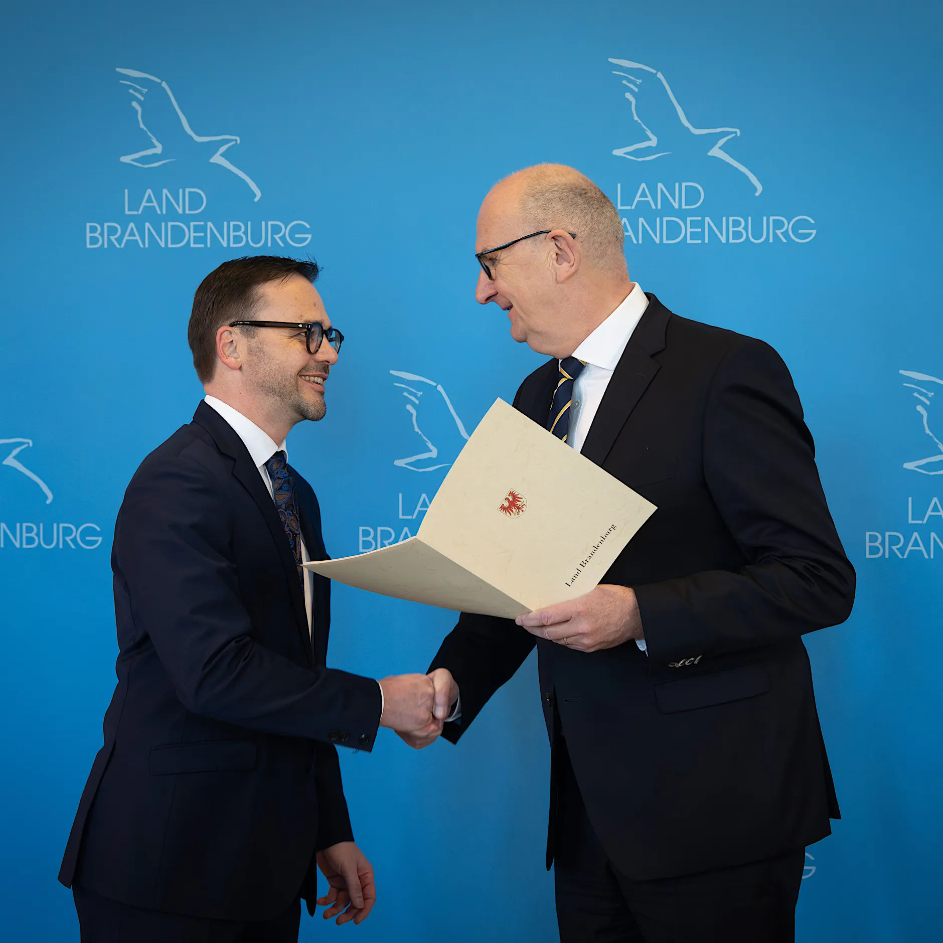 Neues Kabinett aus SPD und CDU: Brandenburgs Minister vereidigt