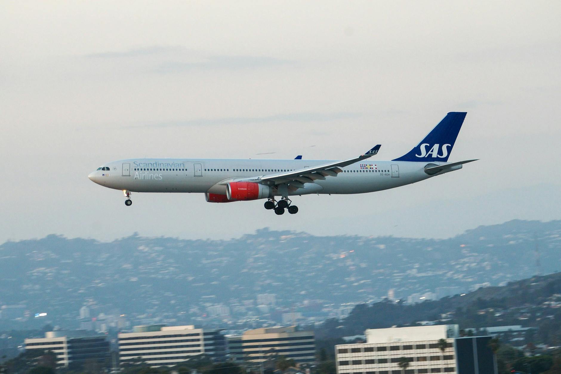 Die skandinavische Fluggesellschaft SAS mit Sitz in Stockholm nimmt aufgrund der gestiegenen Ölpreise Kürzungen im Flugplan vor.