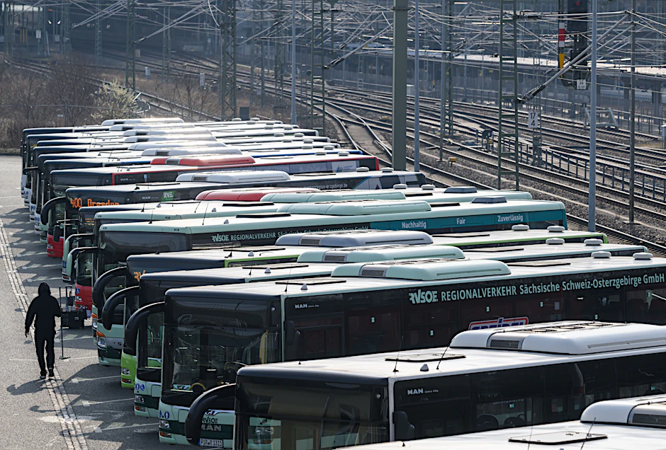 Stillstand: Verdi ruft zu Warnstreiks im öffentlichen Nahverkehr im Rahmen der laufenden Tarifverhandlungen auf.