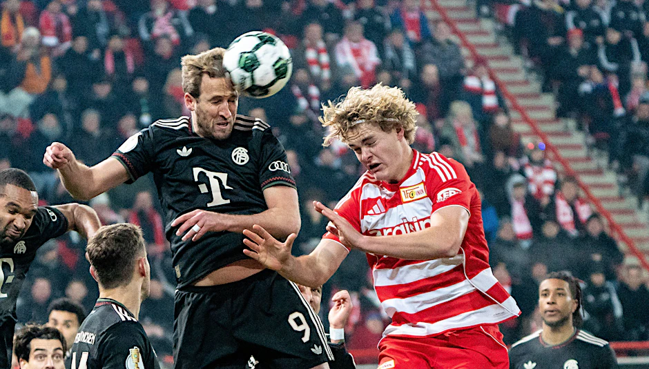 Unions Tom Rothe (r.) im Luftduell mit Bayern-Star Harry Kane. Im „Football Manager 26“ sind beide ähnlich begehrt.