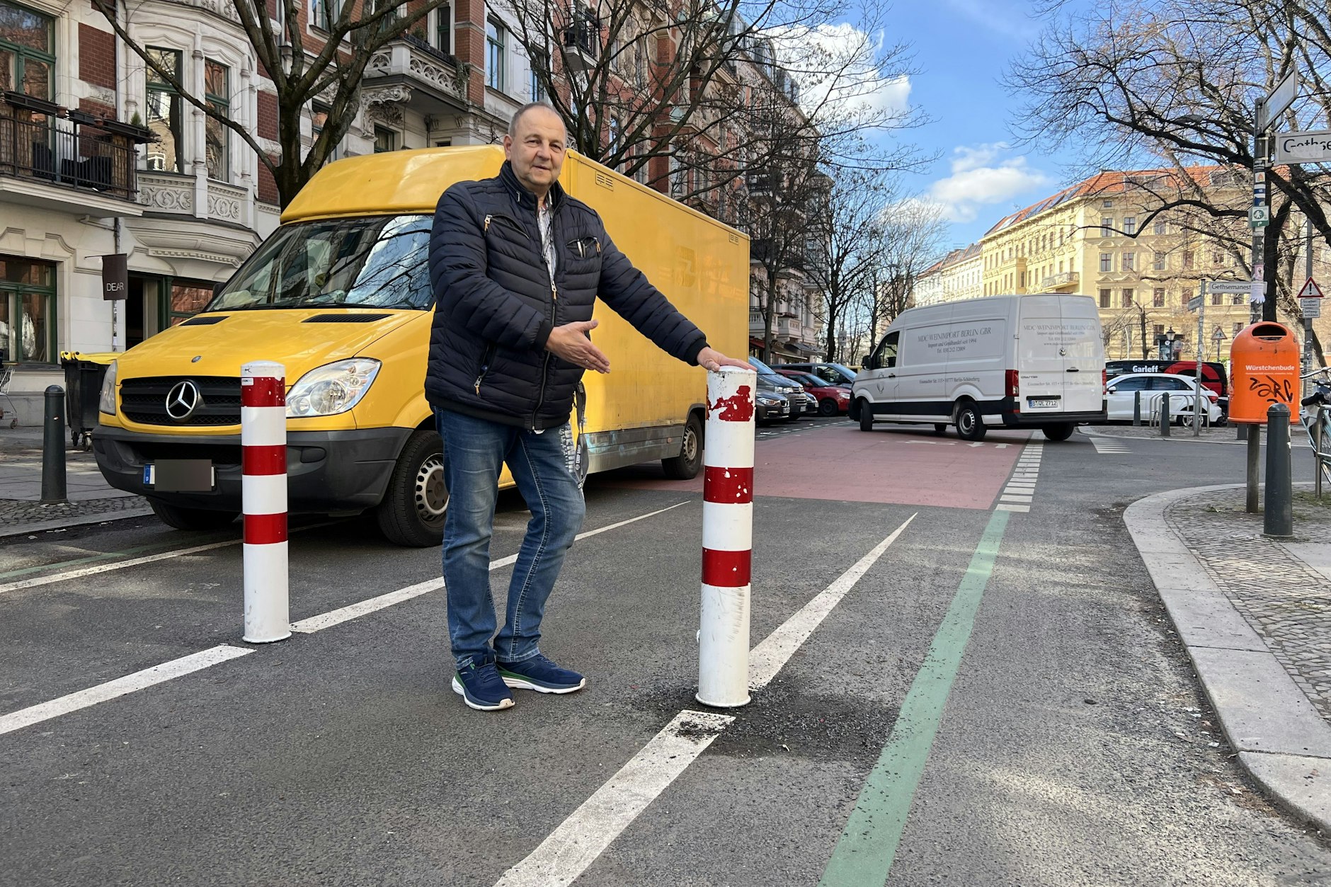 Berliner Handwerker nimmt jetzt Poller-Kiez-Zuschlag
