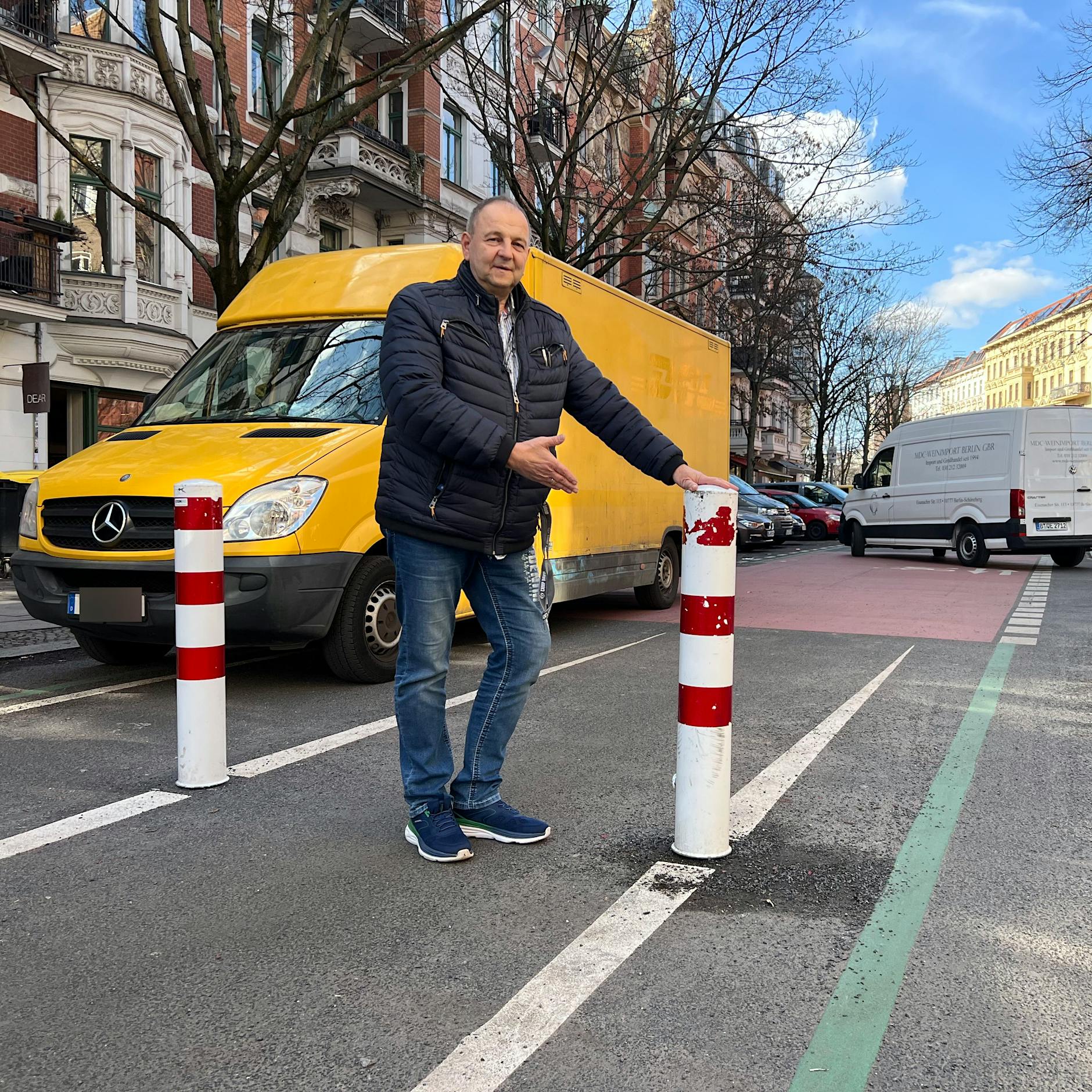 Berliner Handwerker nimmt jetzt Poller-Kiez-Zuschlag