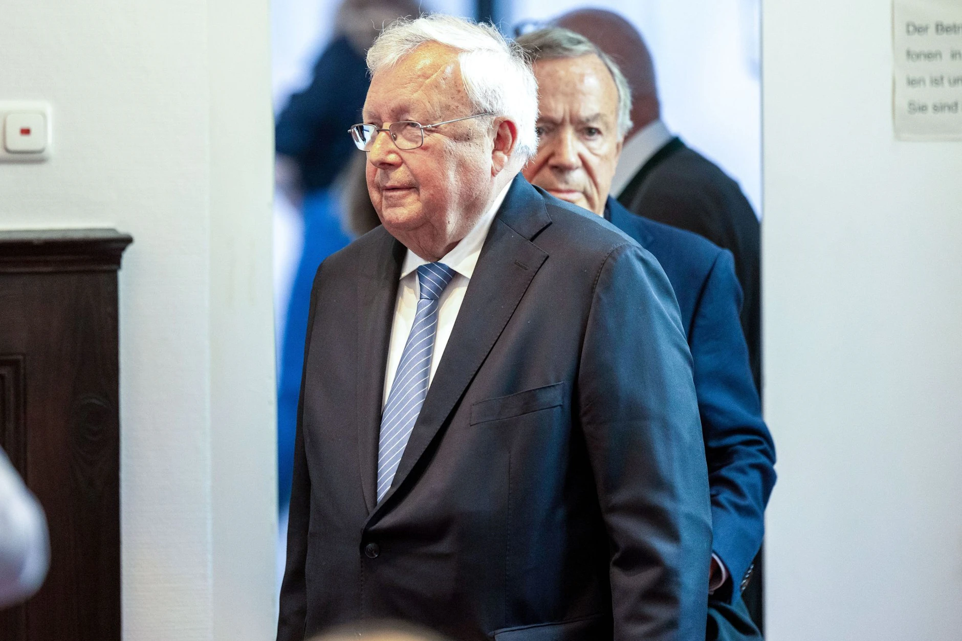 Ein Bonner Gericht muss erneut prüen, ob dem Hamburger Bankier Christian Olearius mutmaßliche Taterträge entzogen werden können.