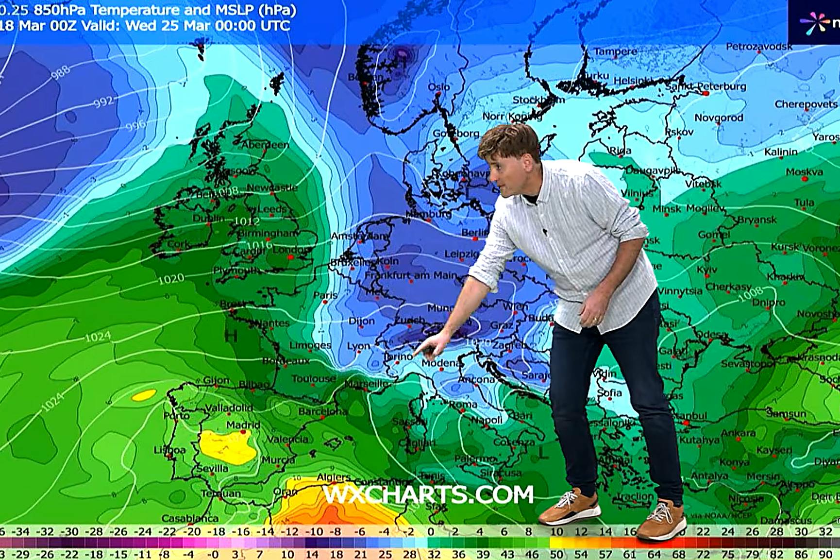 Der Meteorologe Dominik Jung von wetter.net zeigt den blau eingefärbten Kältekeil, der von Norden kommend ganz Deutschland erfasst und bis nach Norditalien reichen könnte.