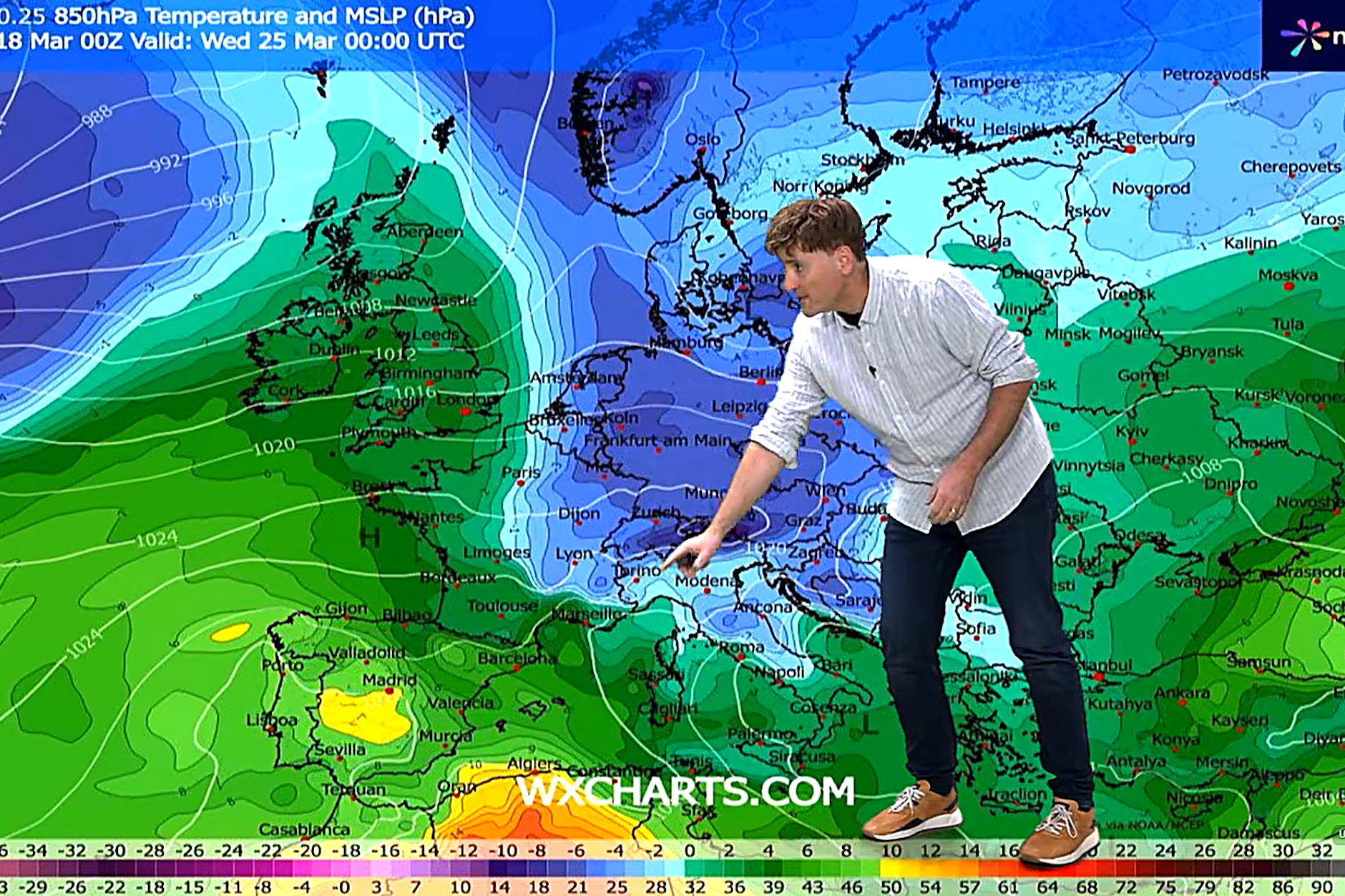 Der Meteorologe Dominik Jung von wetter.net zeigt den blau eingefärbten Kältekeil, der von Norden kommend ganz Deutschland erfasst und bis nach Norditalien reichen könnte.