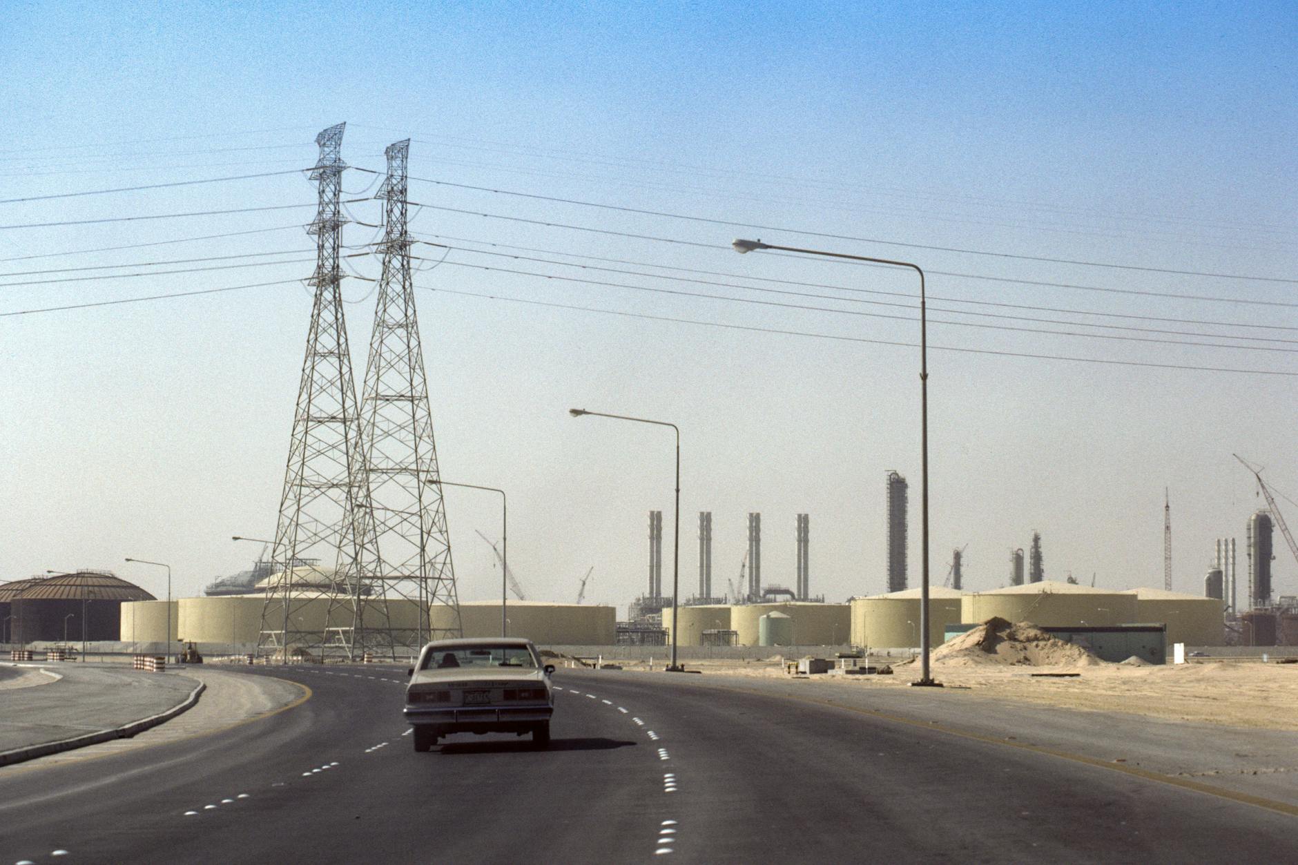 Eine Straße führt zur Industriestadt Jubail in Saudi-Arabien