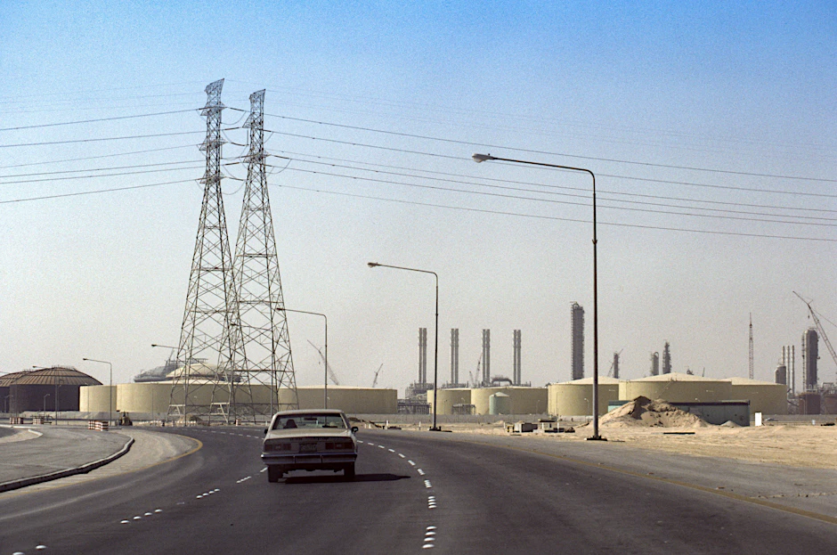 Eine Straße führt zur Industriestadt Jubail in Saudi-Arabien