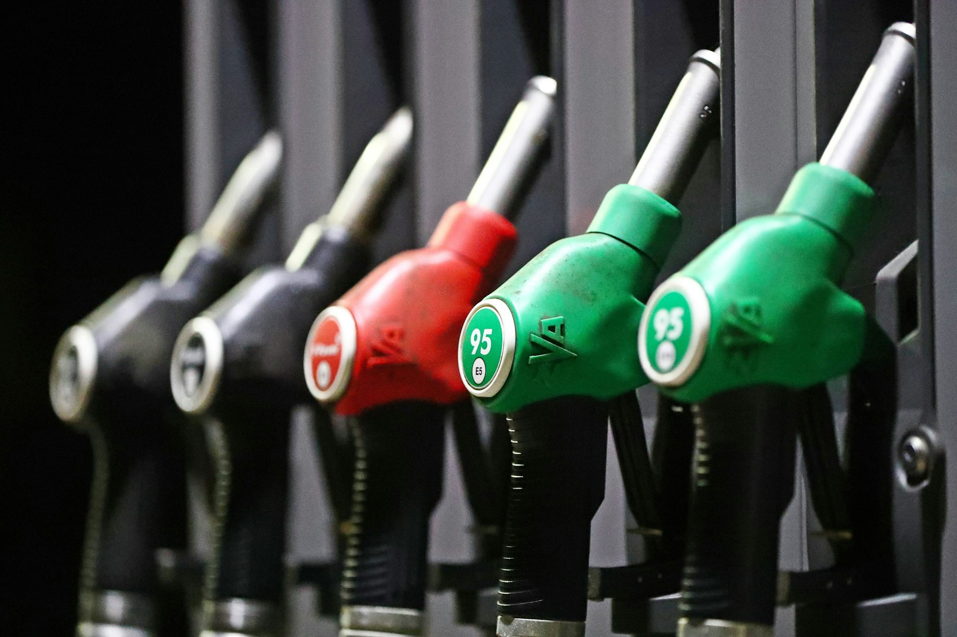 Die Spritpreise an deutschen Tankstellen sind im Wochenvergleich leicht gesunken.