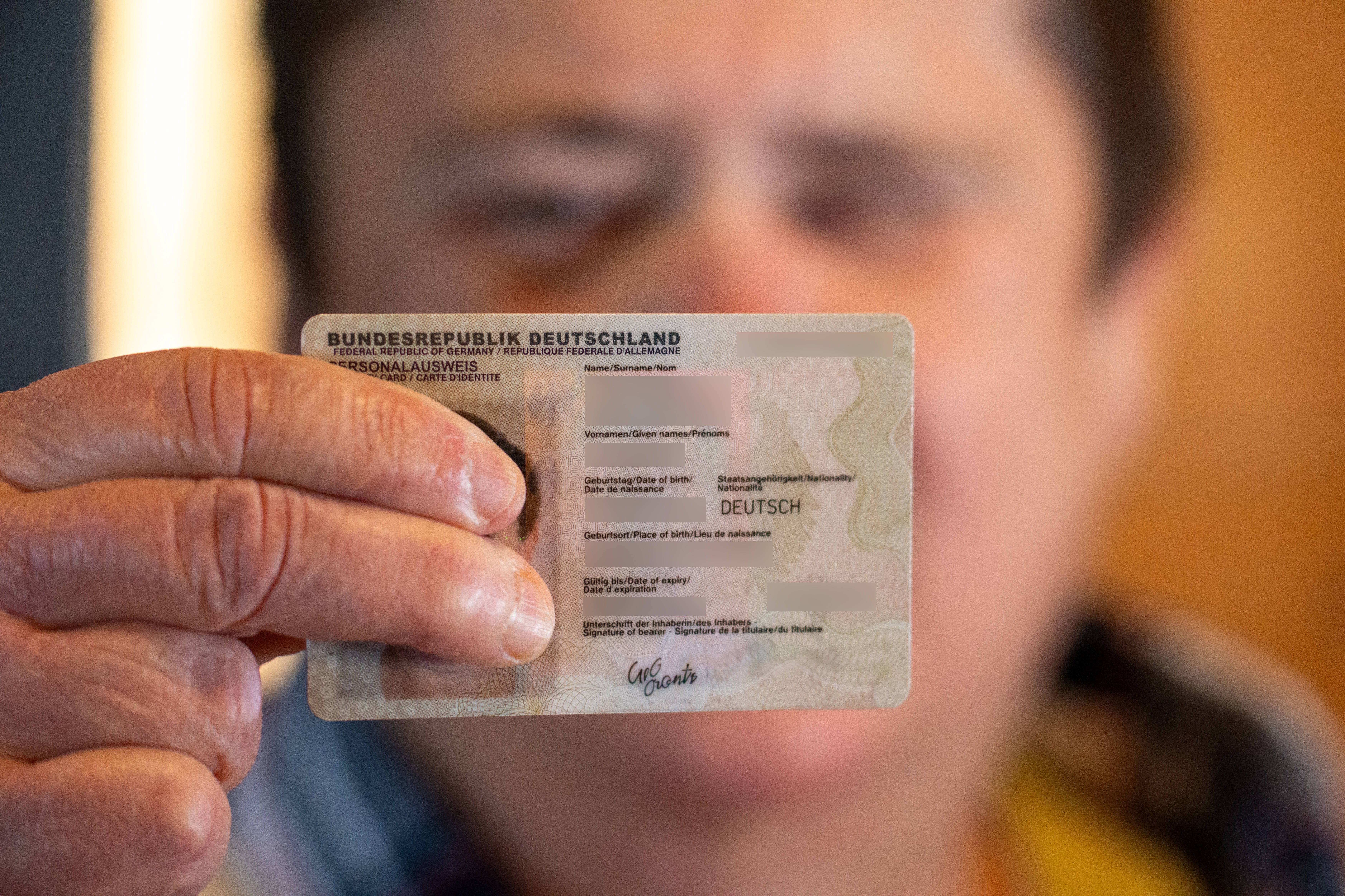 Streit um Personalausweis-Kosten: Leipzig will nicht zahlen