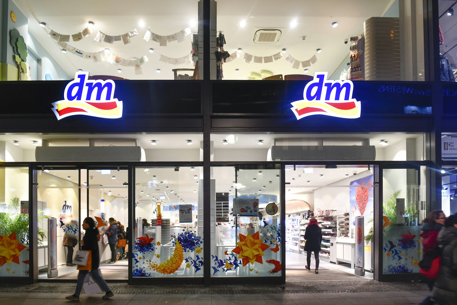 dm-Filiale in der Tauentzienstraße in Berlin: Hier wird ein neues Gesundheitsangebot getestet, das derzeit für Diskussionen sorgt.