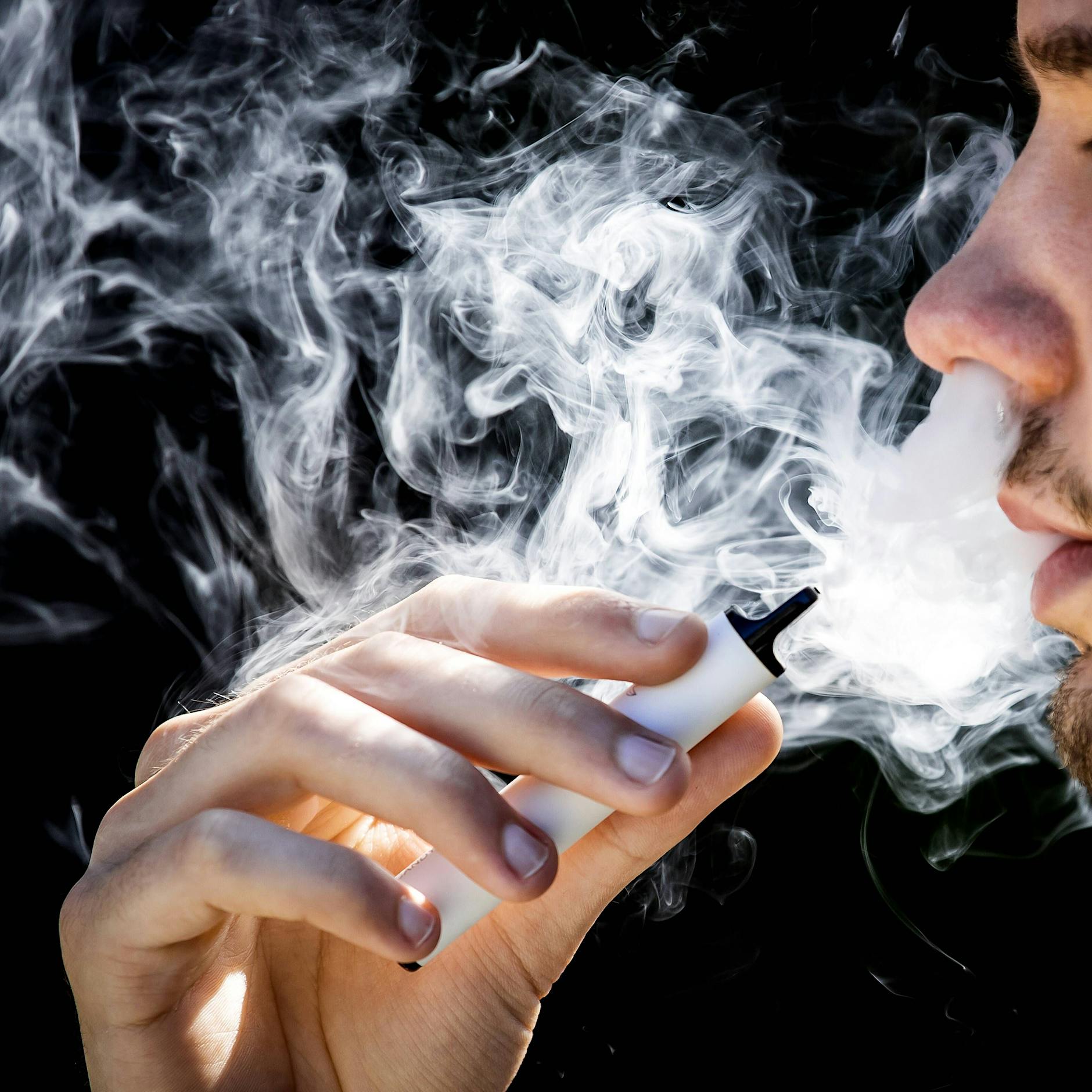 Vaper löst Feueralarm in Fabrik aus und bekommt 25.000 Euro Abfindung