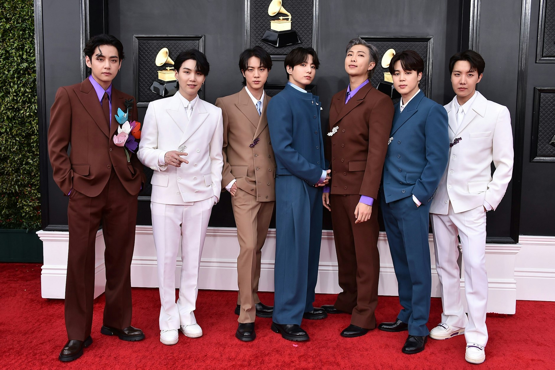 Die K-Pop-Gruppe BTS bei den 64th Annual Grammy Awards im Jahr 2022