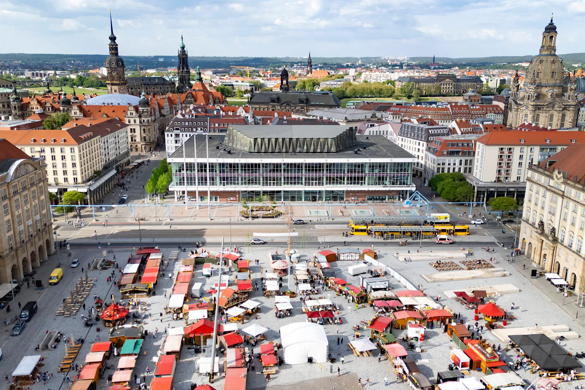 Kulturpalast Dresden: Warum steht im DDR-Kulturhaus ein Riesen-Glied?