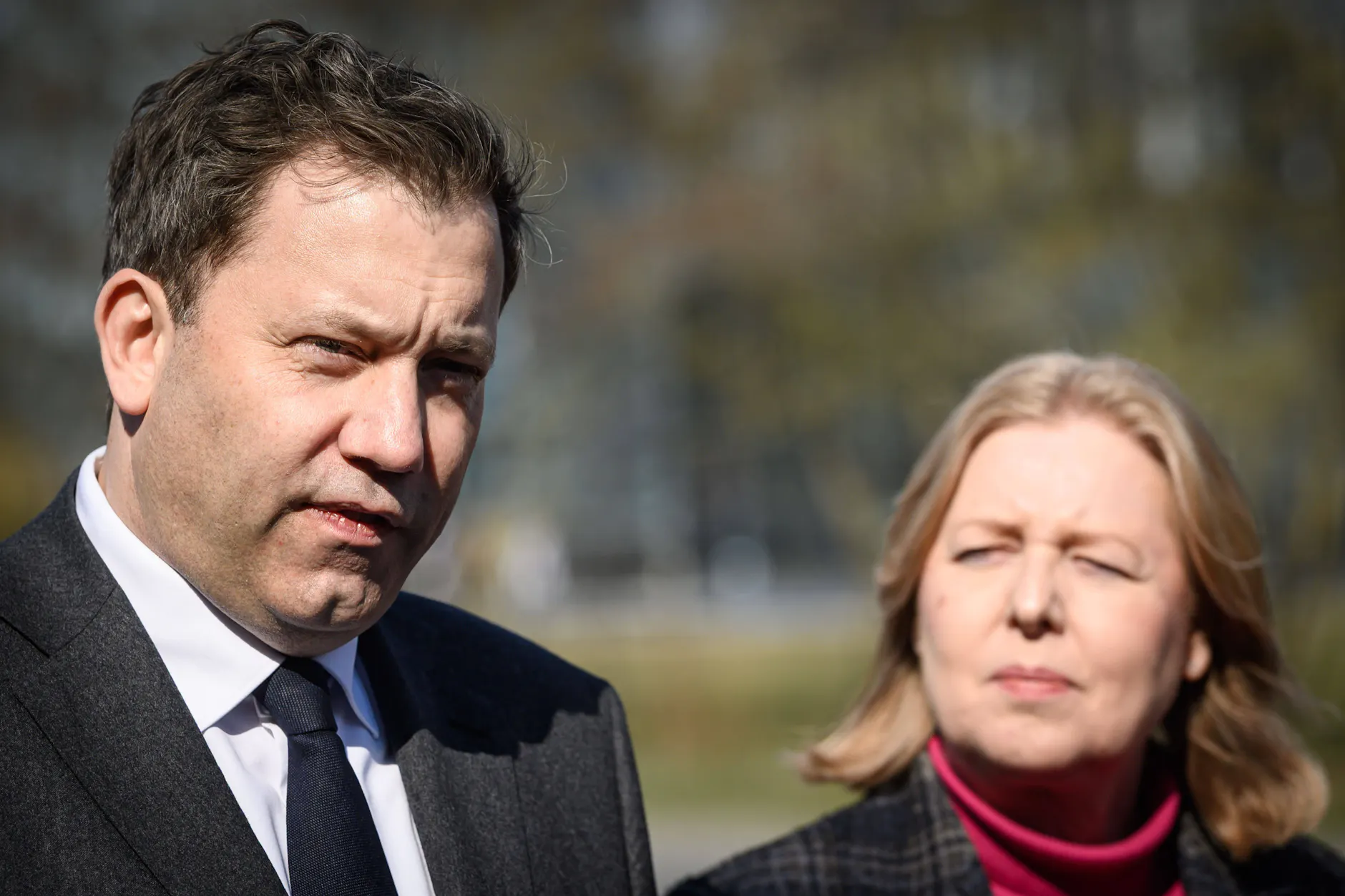 Lars Klingbeil und Bärbel Bas bleiben erst mal SPD-Vorsitzende: Laut Klingbeil verdient die SPD-Zielgruppe maximal 3000 Euro im Monat.