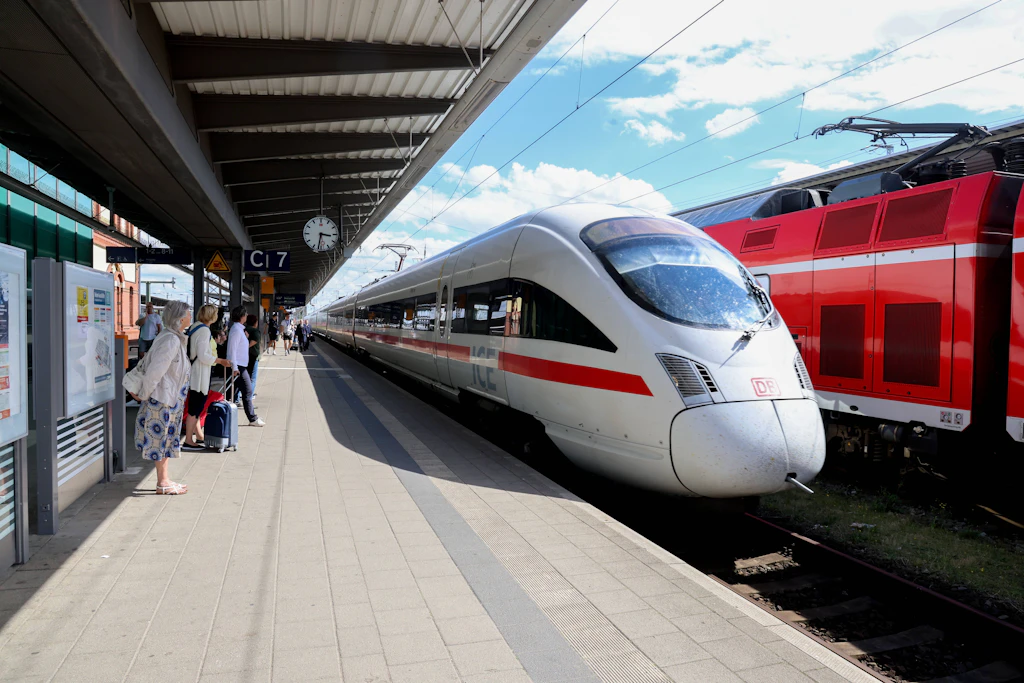 ICE Rostock–Hamburg: Landesregierung zahlt Millionen für den Erhalt der Frühverbindung