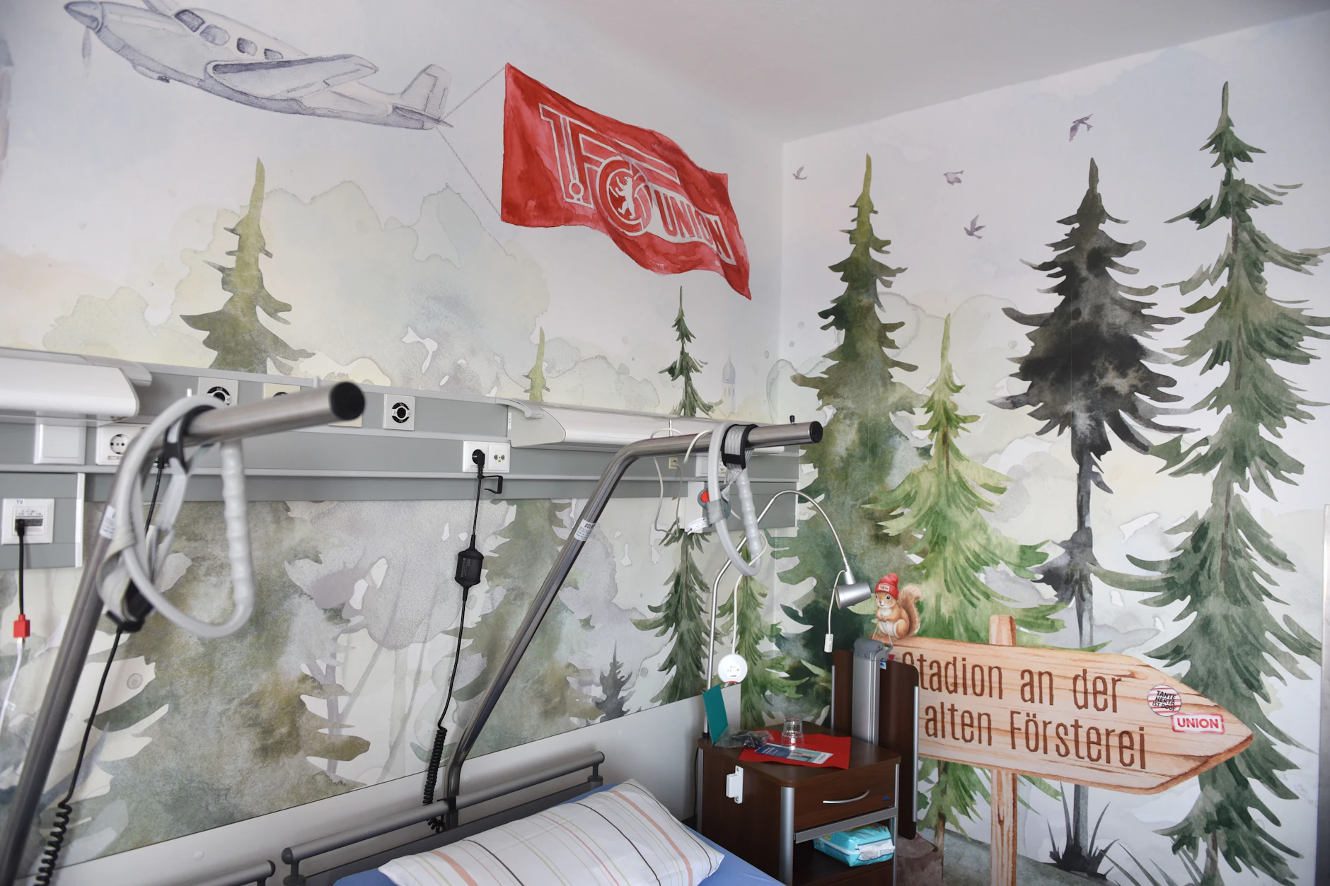 Doppelbett vor Köpenick-Kulisse