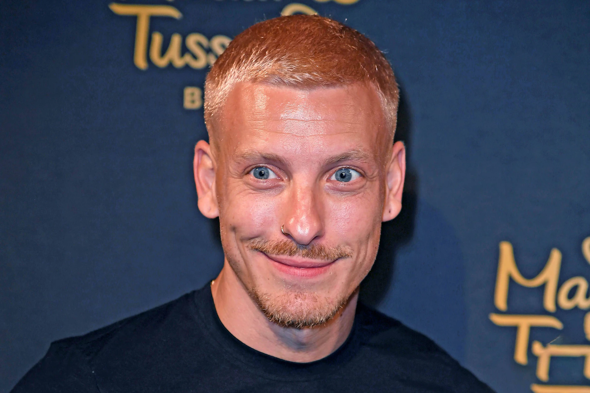 Comedian Felix Lobrecht äußert sich bei „Gemischtes Hack“ zum Verhältnis zwischen Ost und West.