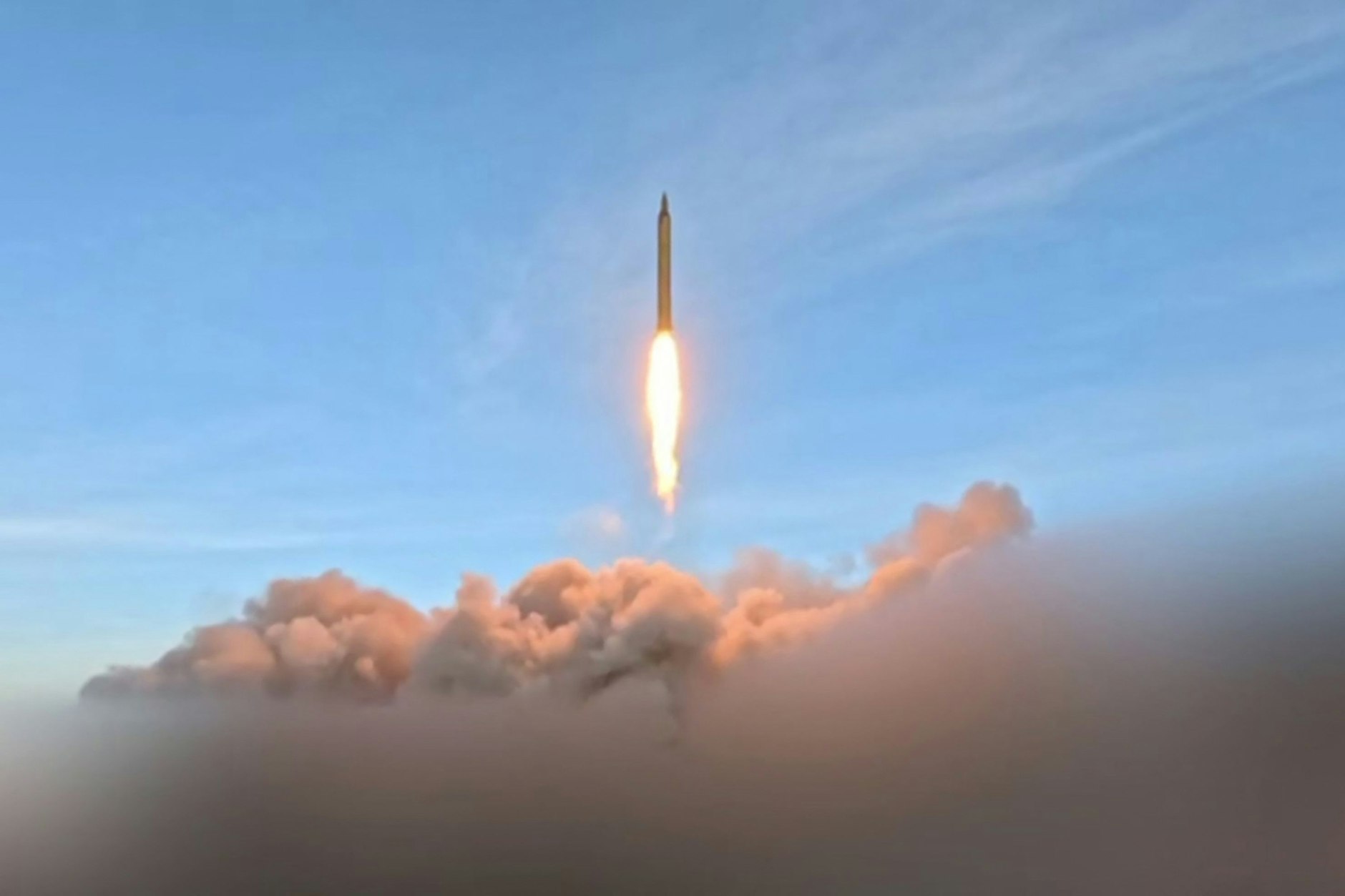 Dieses Bild zeigt nach Angaben aus Teherean den Start einer iranischen Rakete am 12. März.