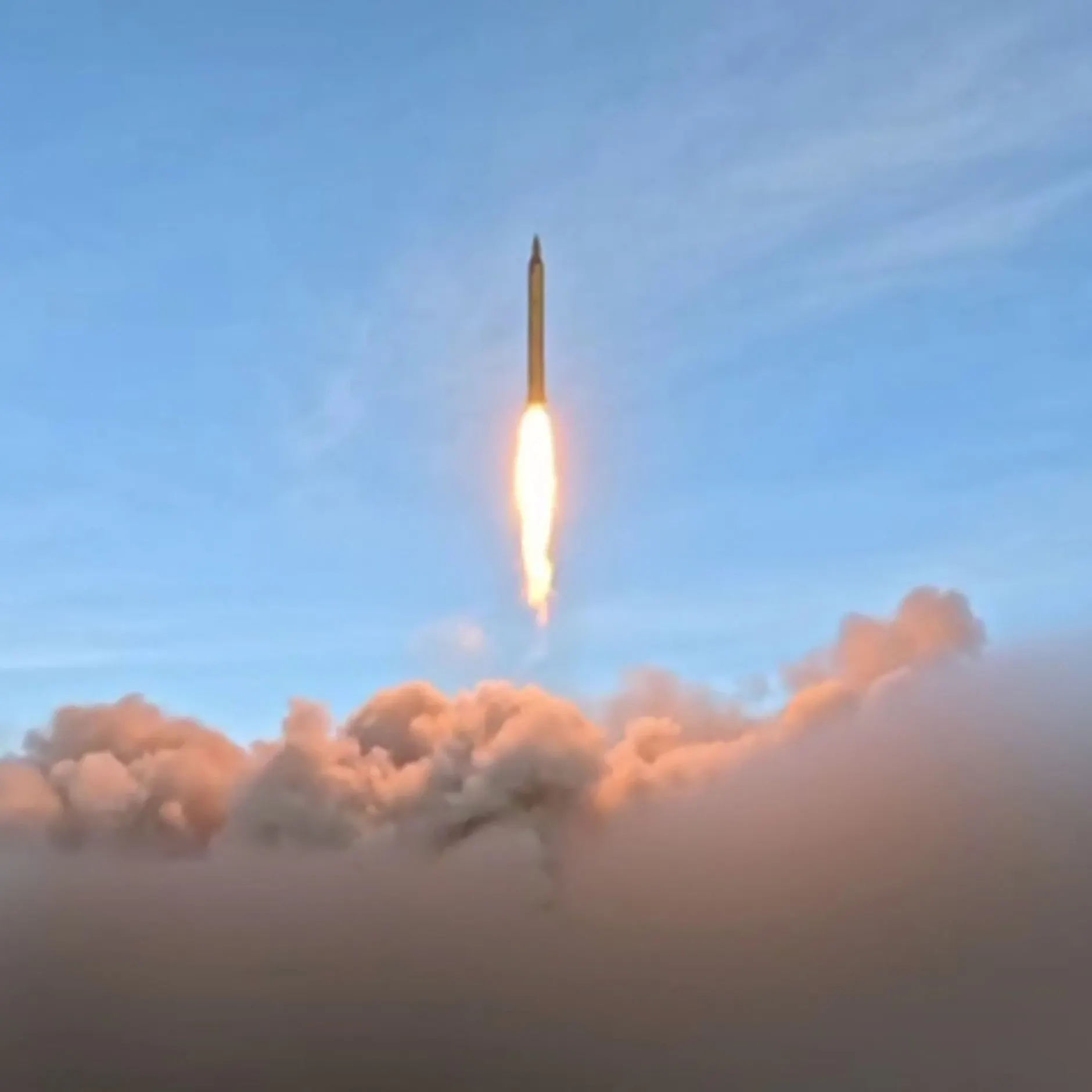 Iranische Angriffe treffen Kuwaits größte Ölraffinerien: Feuer ausgebrochen