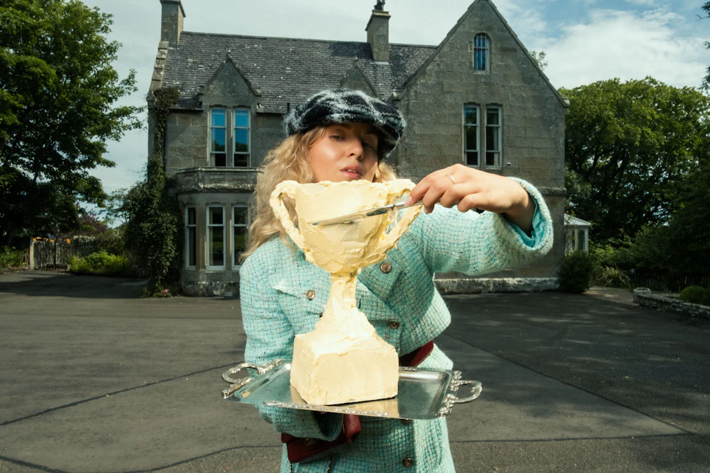 „Herrlich Hosting“: Ein Kochbuch zwischen Kartoffelsalat und Chanel