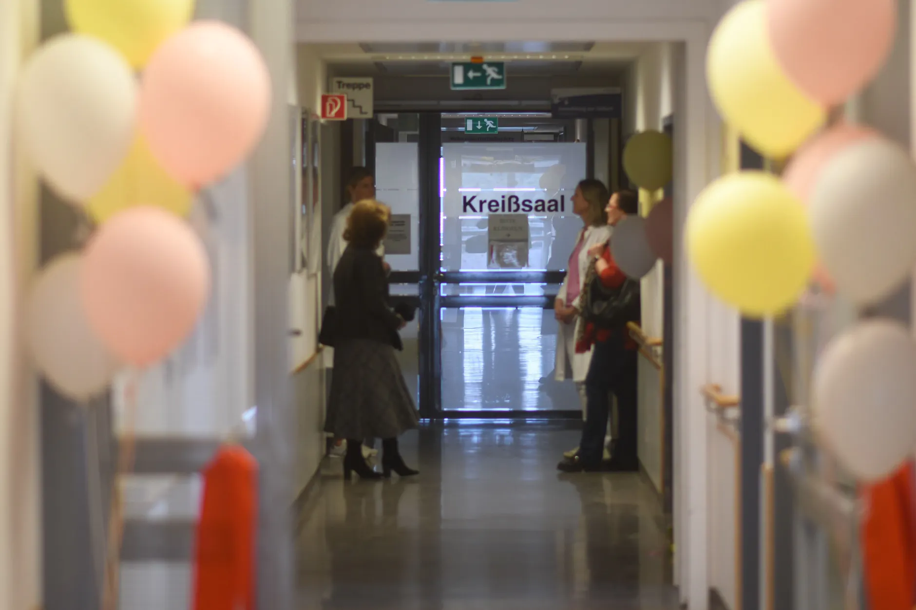 Der Durchgang von der Station zum Kreißsaal