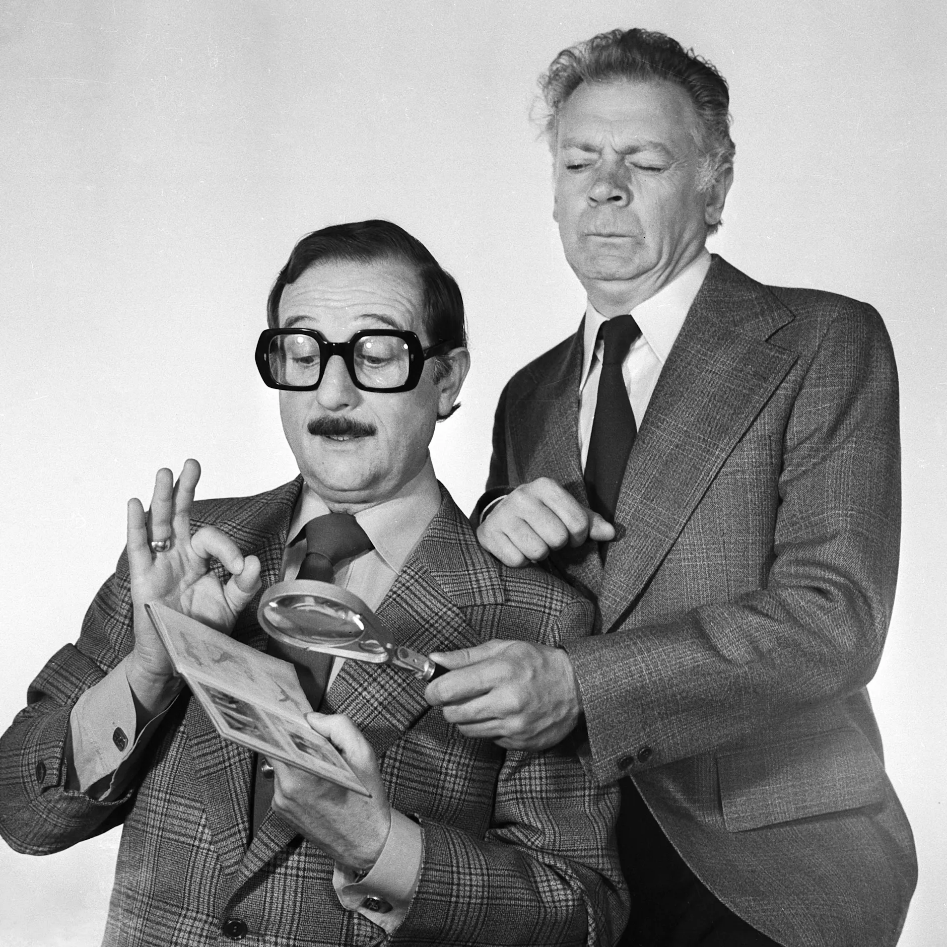 Rolf Herricht und Hans-Joachim Preil nannten sich gegenseitig Bruder - ein Zeichen für die enge Verbindung der beiden Komiker, die auch fernab der Bühne eng verbunden waren. Im TV kannte jeder die beiden Männer unter ihrem Namen Herricht & Preil.