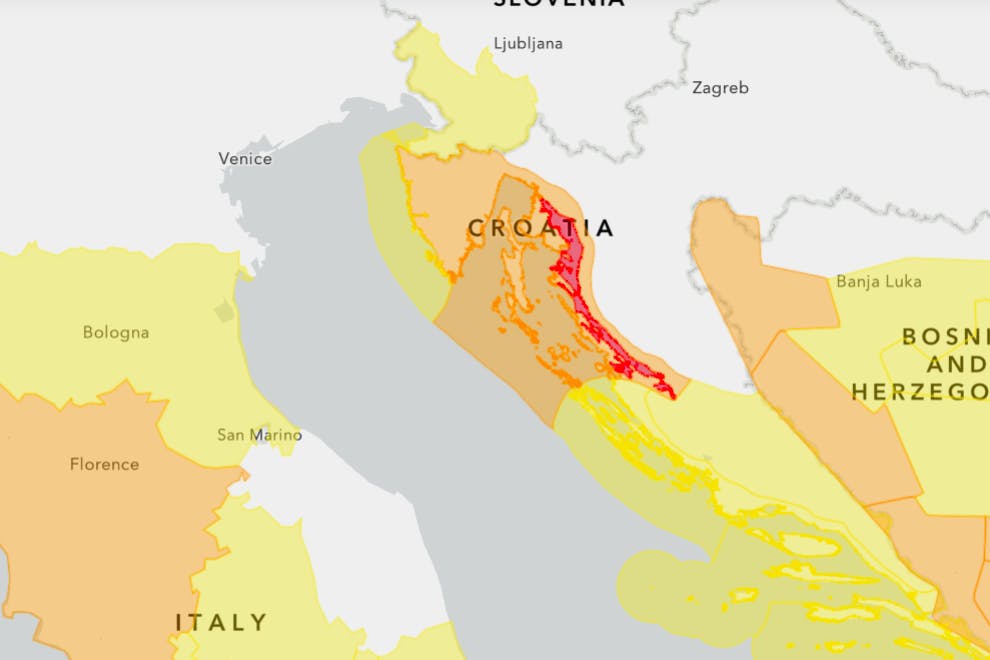 Warnkarte für die Adria-Region: Entlang der kroatischen Küste gilt teilweise Alarmstufe Rot wegen extremer Sturmböen.