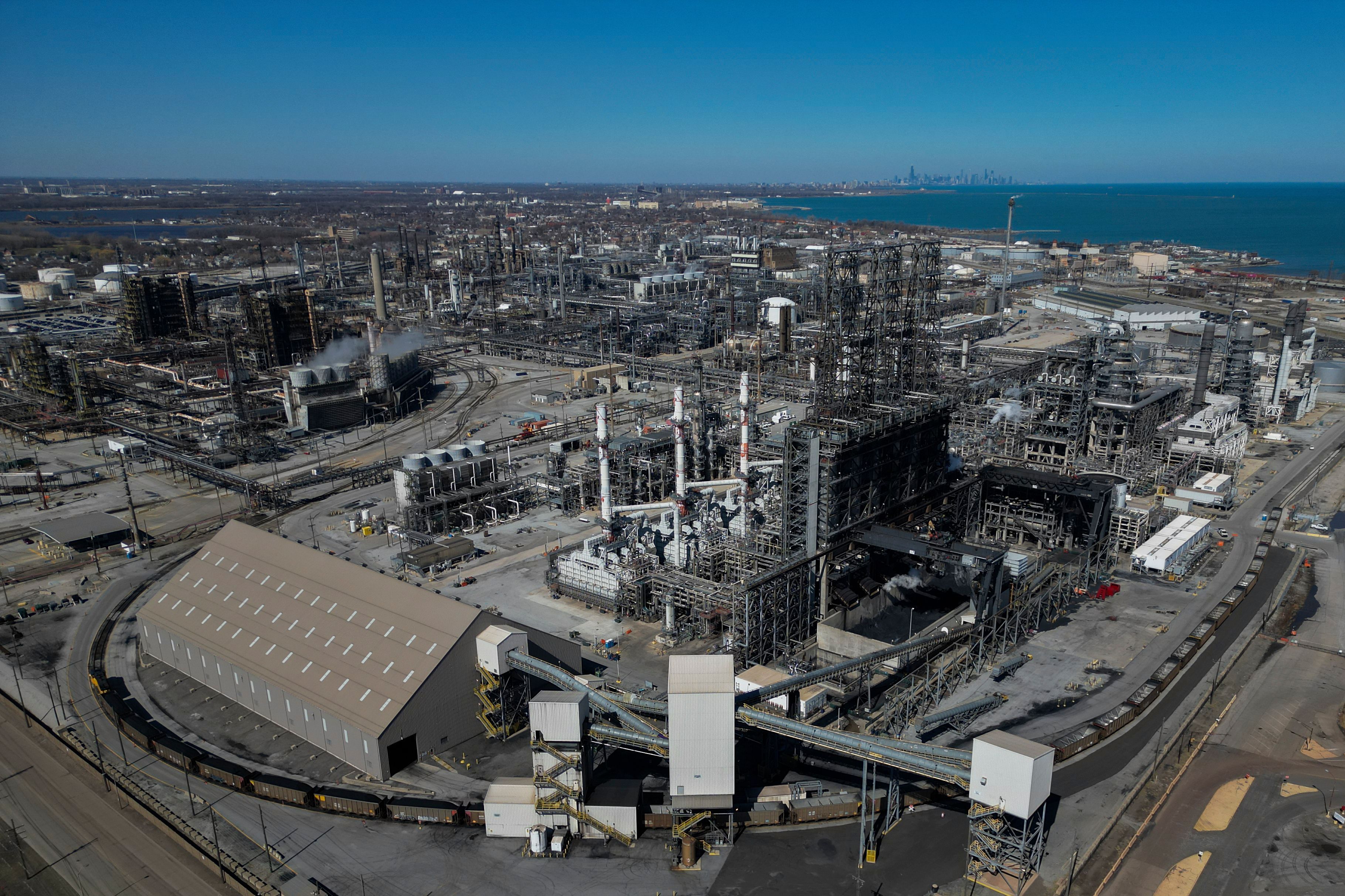 BP sperrt 800 Beschäftigte von größter Raffinerie im Mittleren Westen aus