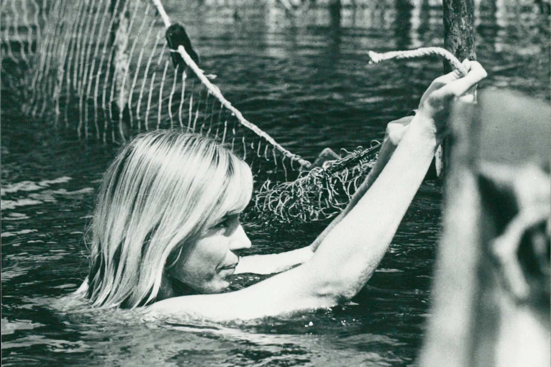 Schauspielerin Cox Habbema spielte im DDR-Film „Wie heiratet man einen König?“ die kluge Bauerntochter. sie heiratete später Eberhard Esche, der in dem Film aus der DDR den König spielte.