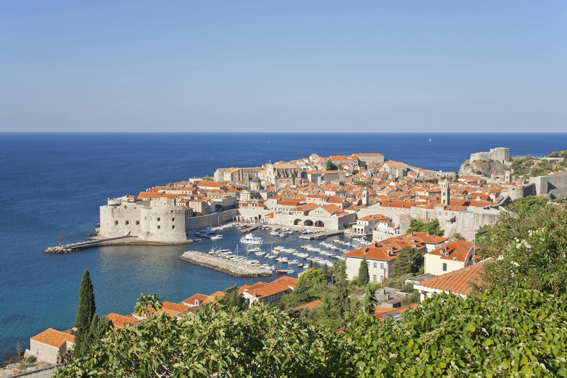 Blick auf die Altstadt von Dubrovnik an der Adriaküste. Die Region ist aktuell von starken Stürmen und Unwettern betroffen.