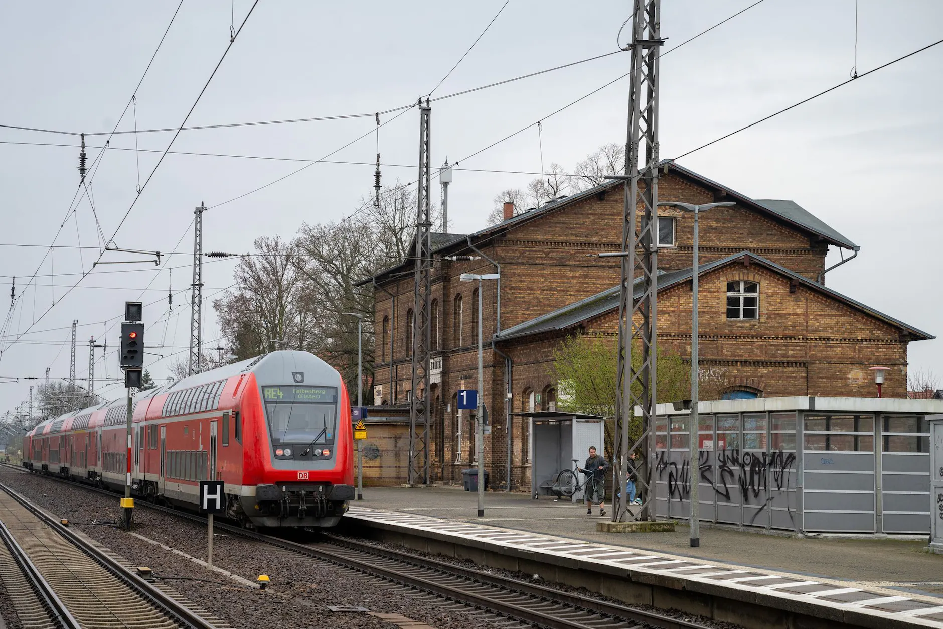 Dem Schienen-Nahverkehr drohen hohe Mehrkosten, die zur Streichung von Verbindungen führen könnten.