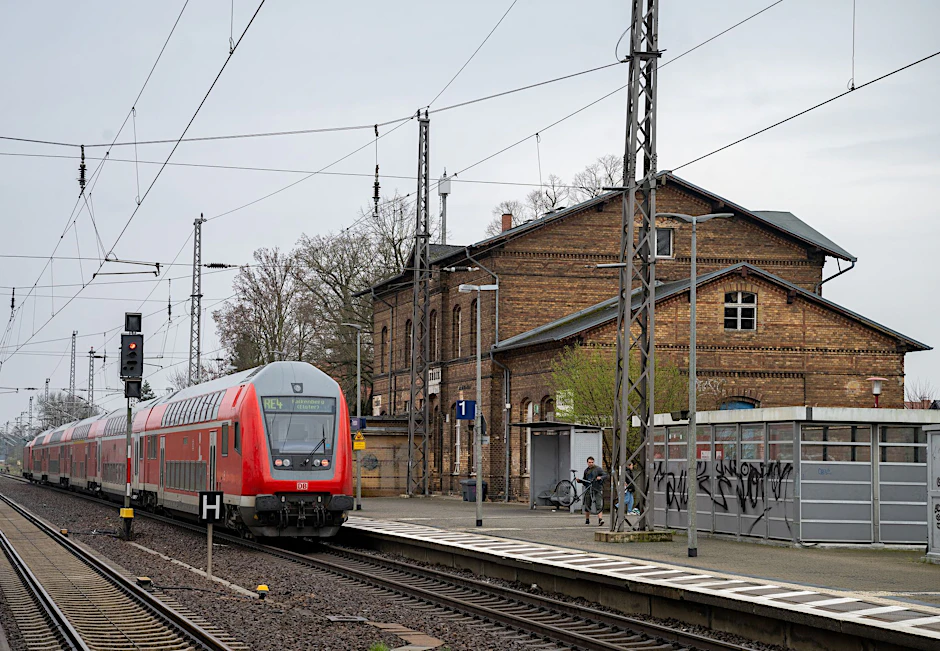 Dem Schienen-Nahverkehr drohen hohe Mehrkosten, die zur Streichung von Verbindungen führen könnten.